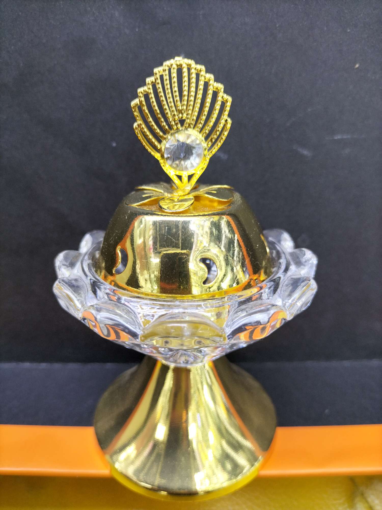 The ingenious combination of crystal and metal, a crystal craft aroma diffuser that integrates practicality and aesthetics detail image 6