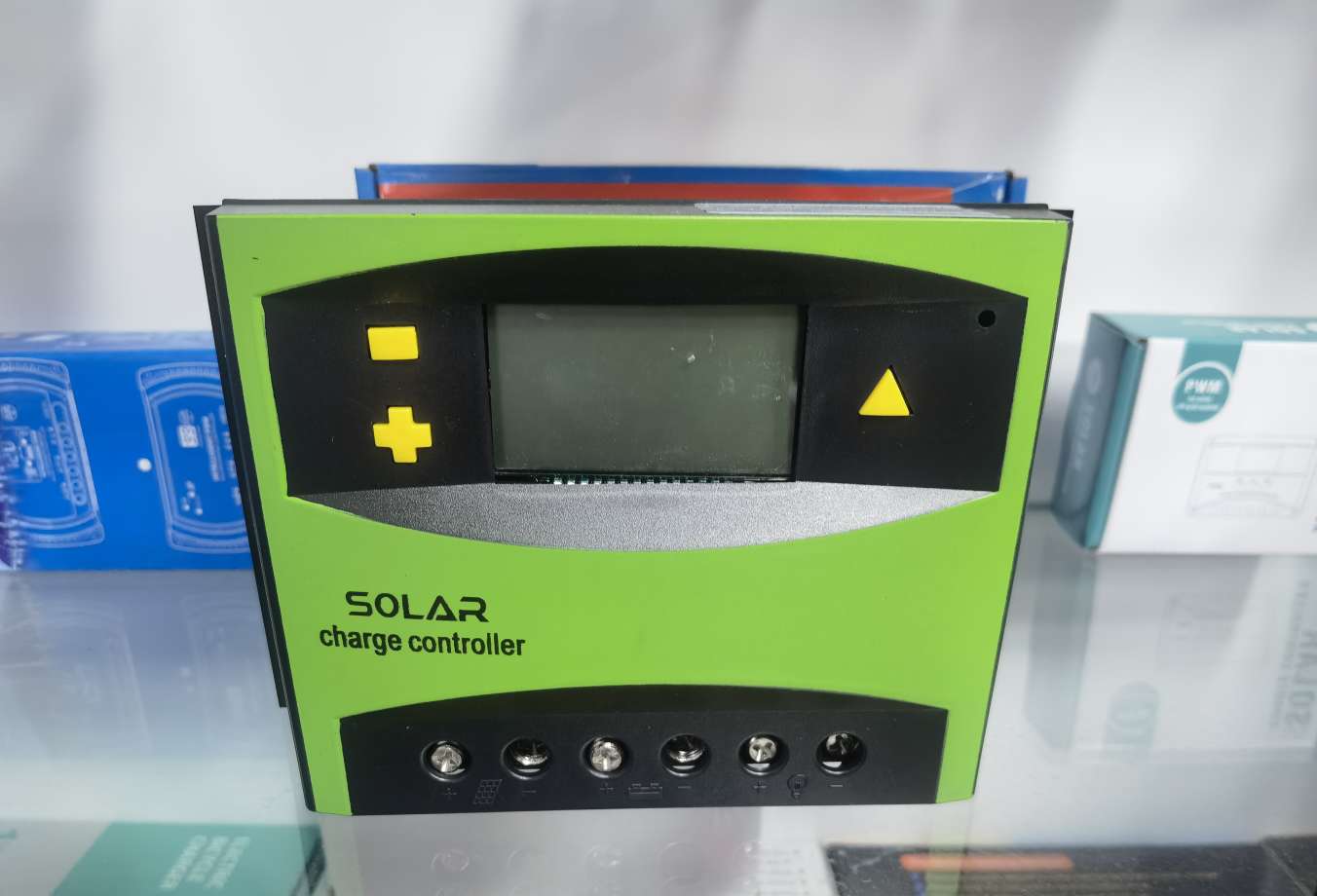 太阳能充电控制器详情图1