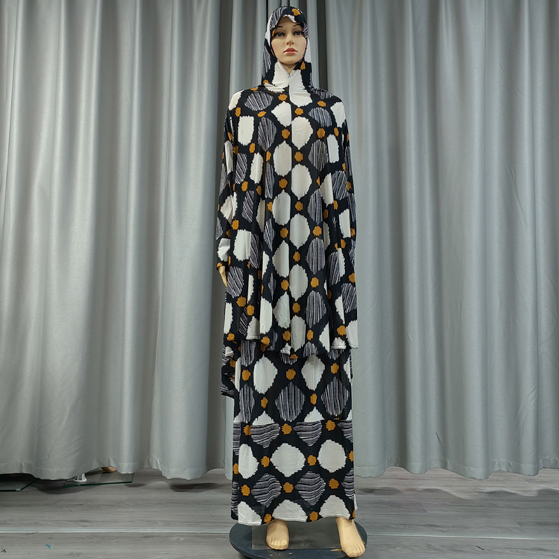 This is a new cross-border bestseller of European and American fashion. It features a long, large dock scarf with large printed patterns, a women's prayer robe, and a casual, everyday ethnic long dress set Application Scenario