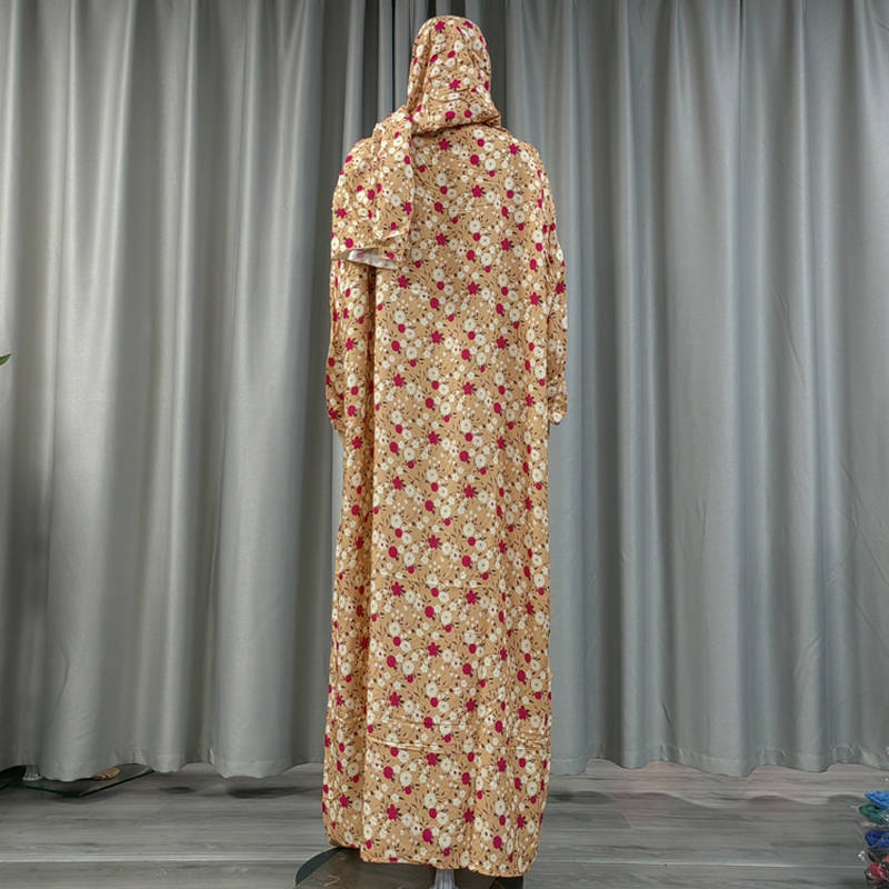Wholesale of hats, scarves, traditional, fashionable and trendy printed large flower dresses and floral prints across factories in the Middle East, Europe and America details Picture