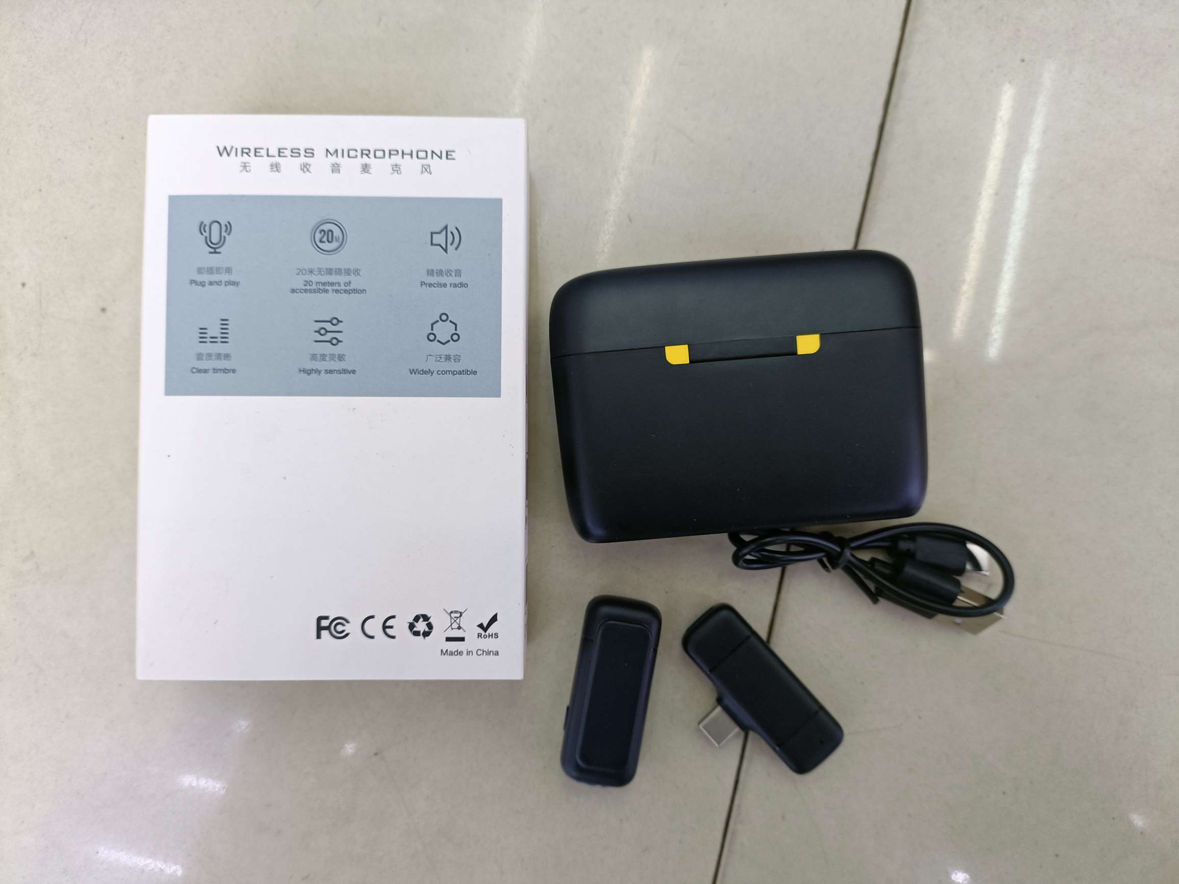 K6 One-tow two-TYPE-C interface lapel microphone Digital display cockpit charging lapel microphone details Picture