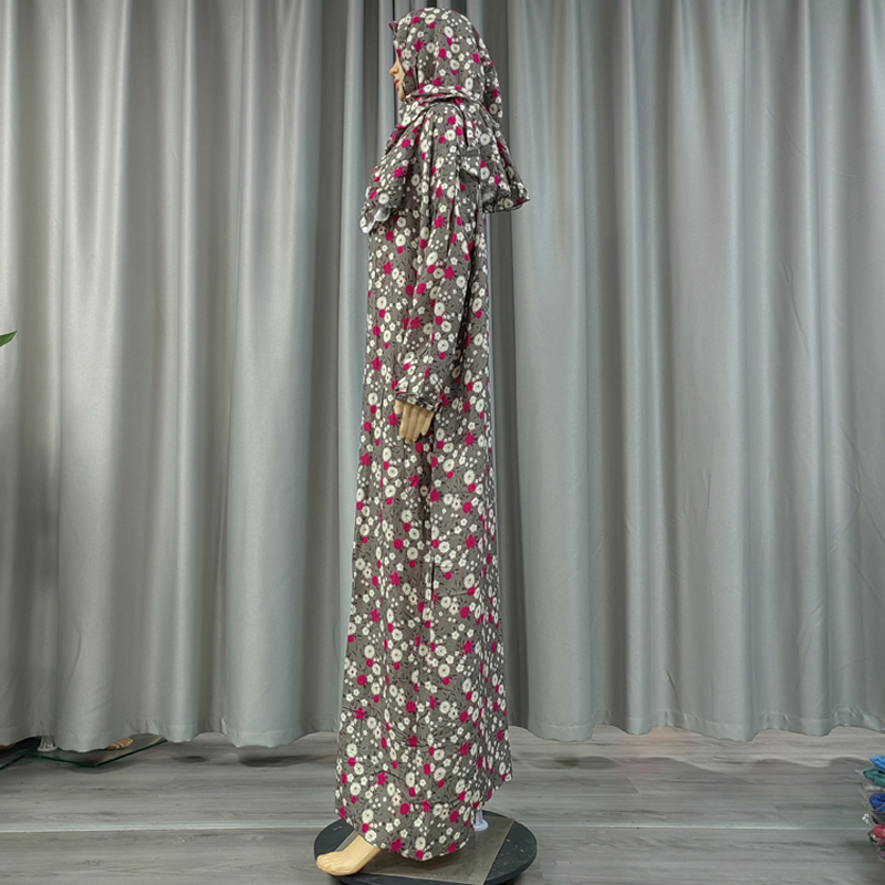 Middle East cross-factory wholesale of Middle East, European and American hooded scarves, traditional printed large flower dresses, fashionable and trendy Application Scenario