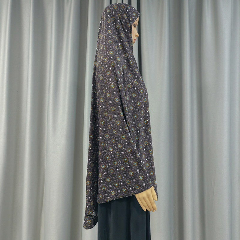 New fashionable and best-selling women's large-sized Muslim headscarves from the Middle East, Europe and America, printed and floral headscarves, daily ethnic style headscarves in large sizes details Picture