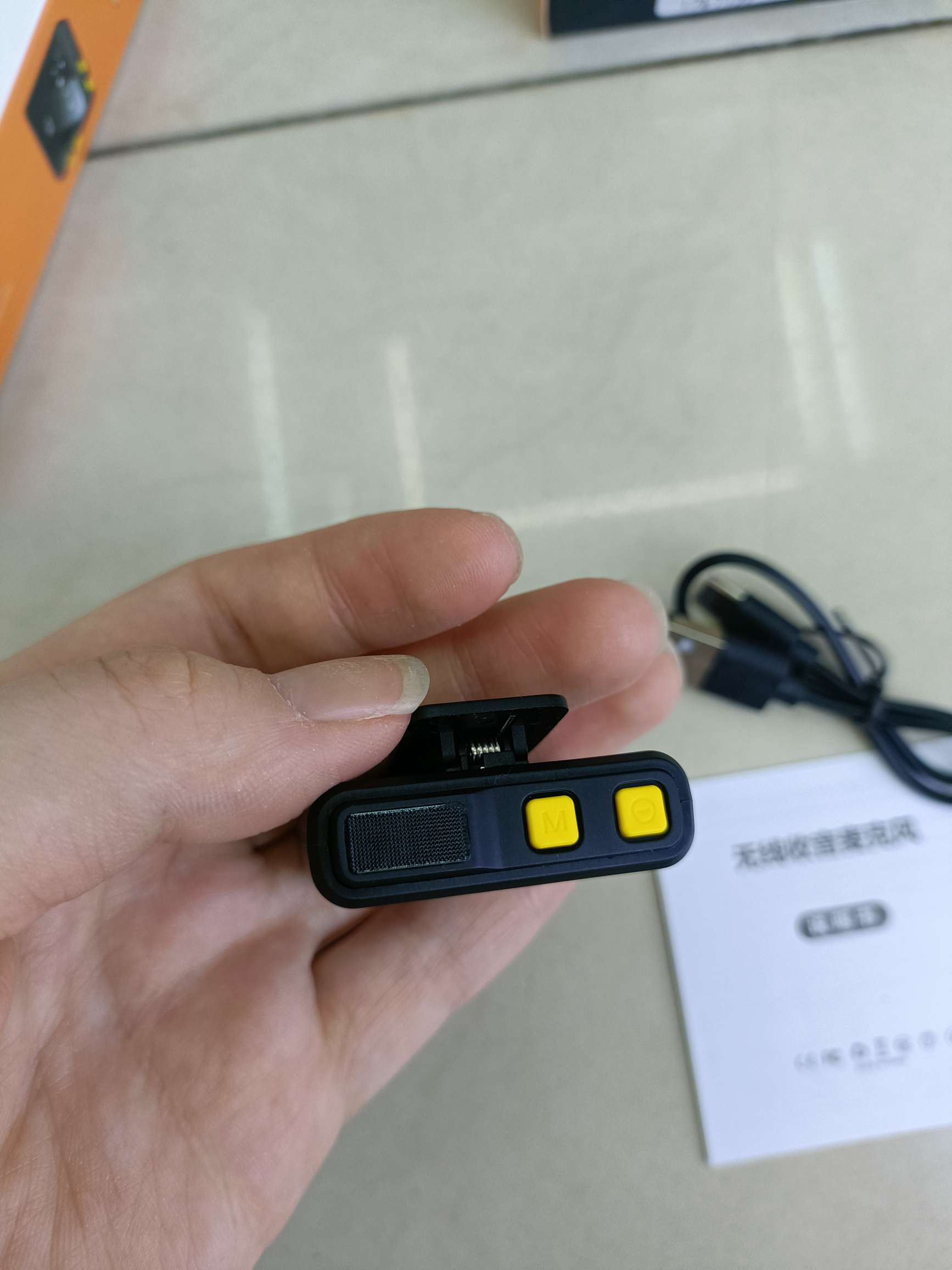 F9 square one-drag one-lapel microphone Wireless microphone Type-C interface/Apple interface detail image 4