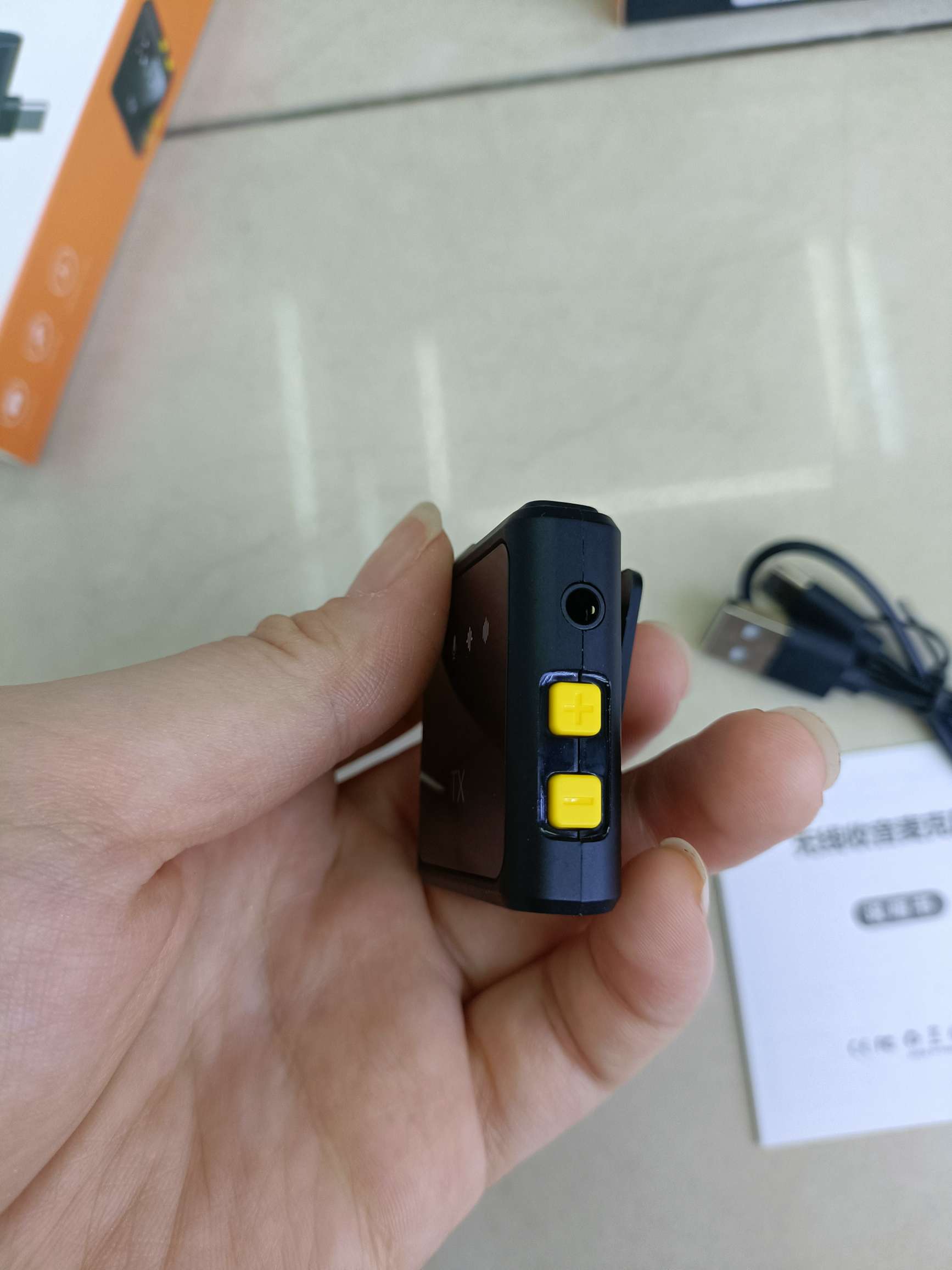 F9 square one-drag one-lapel microphone Wireless microphone Type-C interface/Apple interface detail image 5