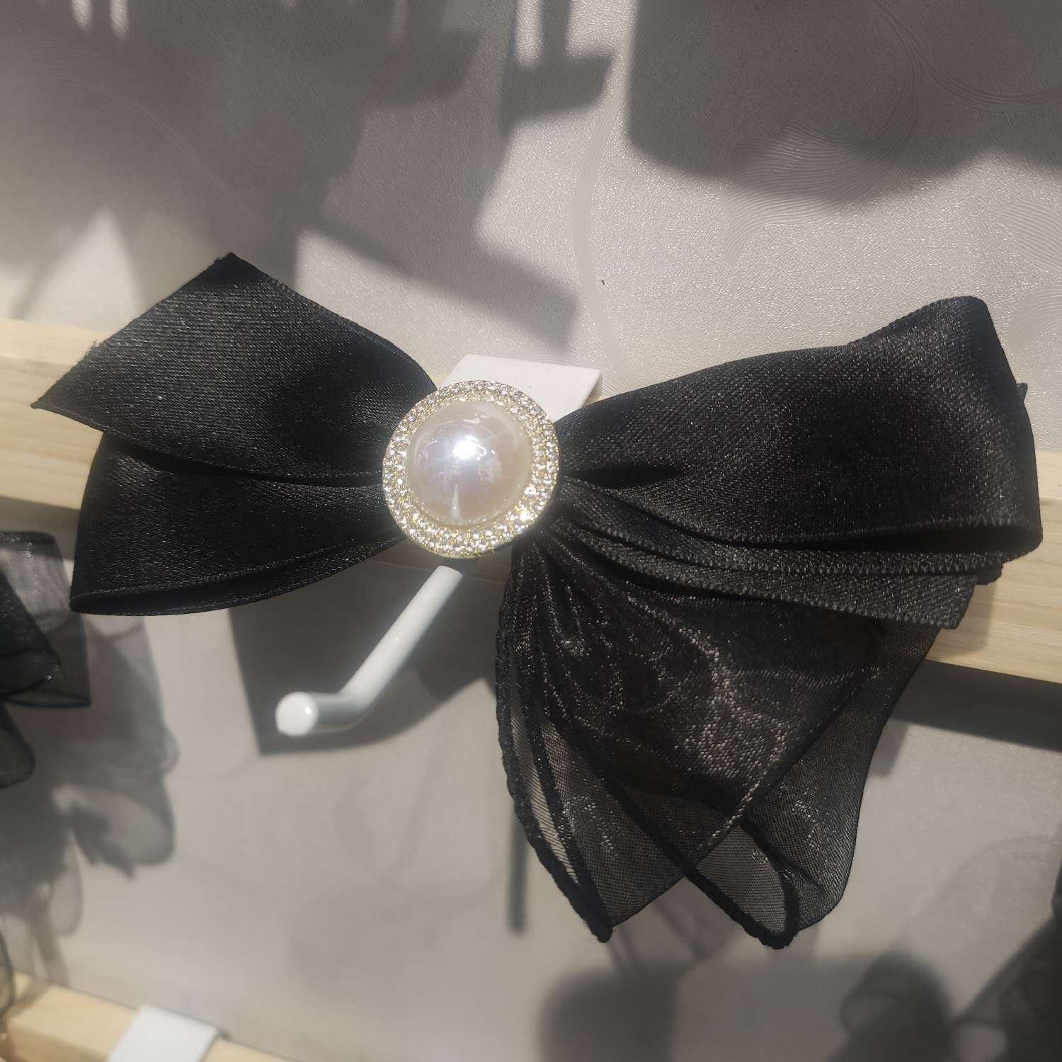 Real shot irregular fabric mesh silk splicing bright pearl broken diamond spring clip hairpin accessories thumbnail