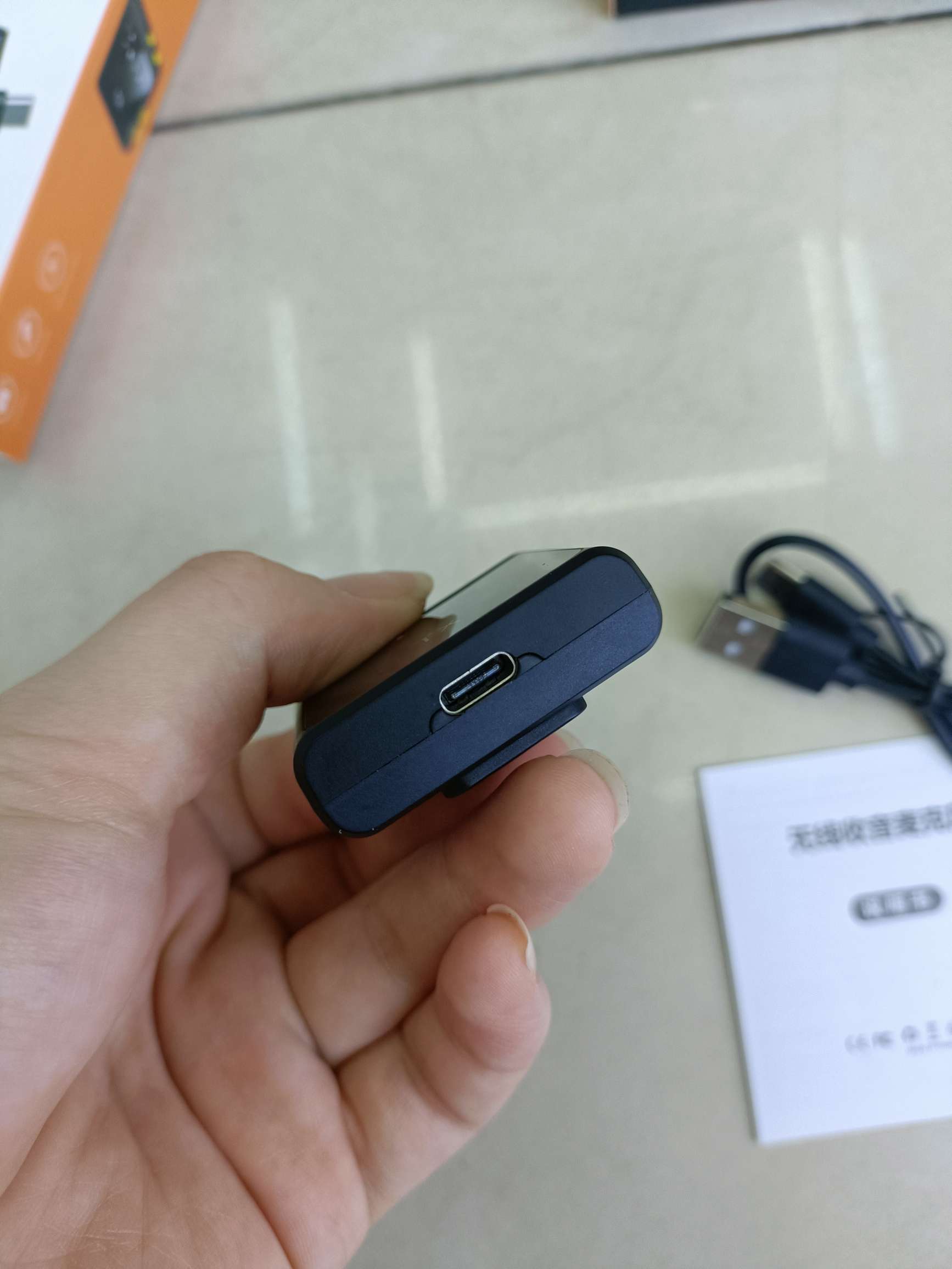 F9 square one-drag one-lapel microphone Wireless microphone Type-C interface/Apple interface detail image 6