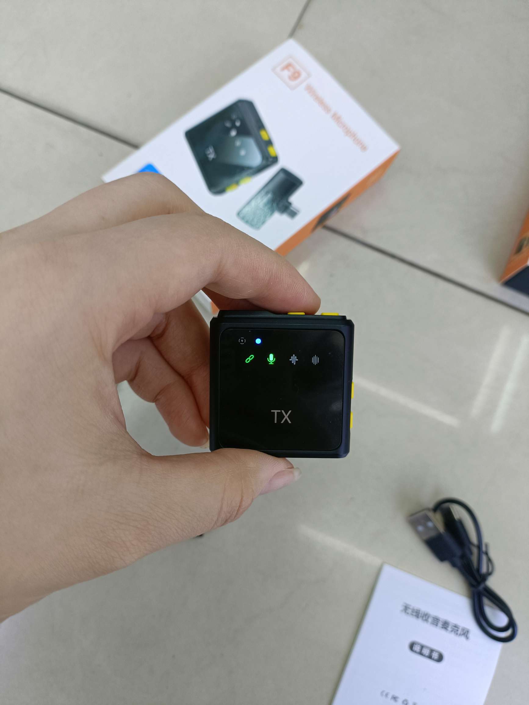 F9 square one-drag one-lapel microphone Wireless microphone Type-C interface/Apple interface detail image 9