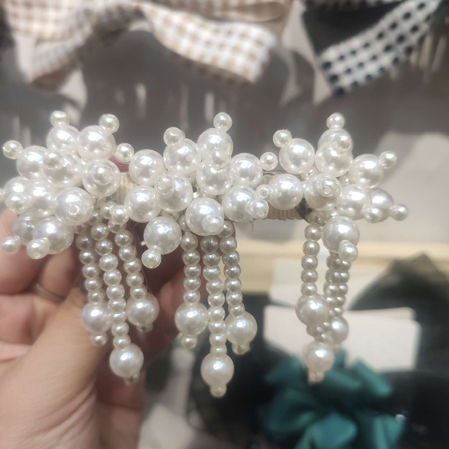 Real Shot Multi-String Pearl Spring Clip Hair Clip Pendant Hair Accessories Application Scenario