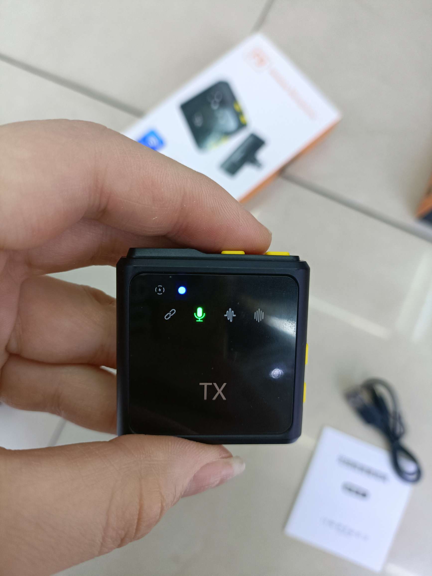 F9 square one-drag one-lapel microphone Wireless microphone Type-C interface/Apple interface detail image 8