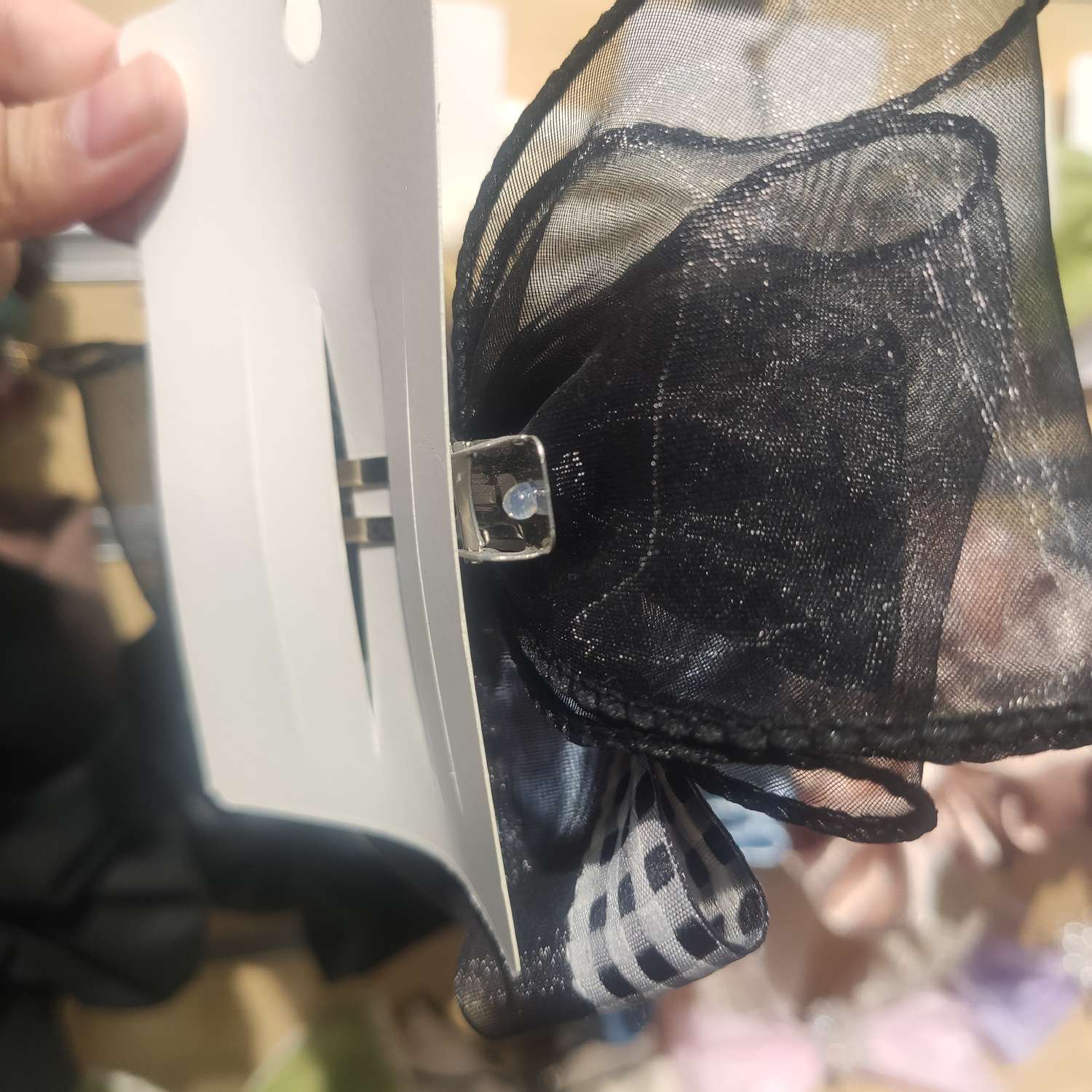 Real Face Bright Square Pearl Check Mesh Stitching Bow Spring Clip Hair Clip Hair Accessories Headdress Accessories Application Scenario