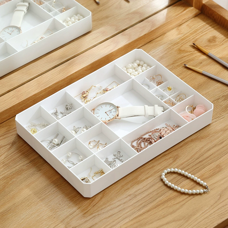 Q35-7517 Multi-compartment jewelry storage box, jewelry storage with visible lid, square stud ring organization box Application Scenario