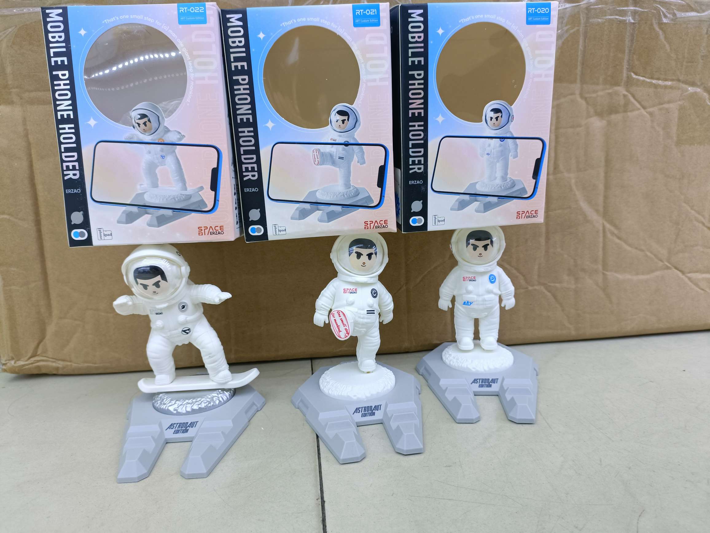 Standing astronaut stand/Stepping astronaut stand/Skateboarding astronaut stand full figure