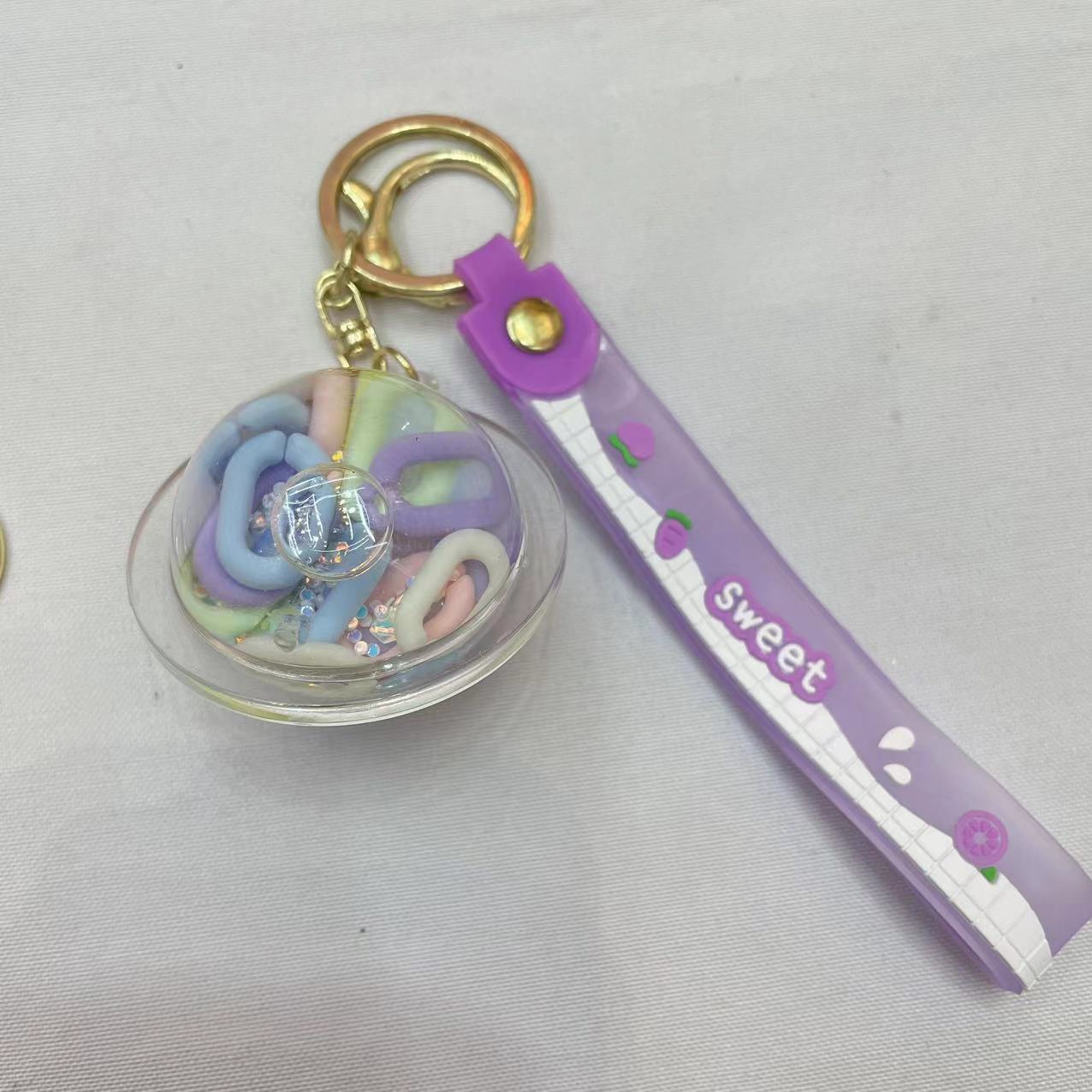 Creative Planet Drift Bottle Keychain Cartoon Spherical Sand Bottle Key Pendant Application Scenario