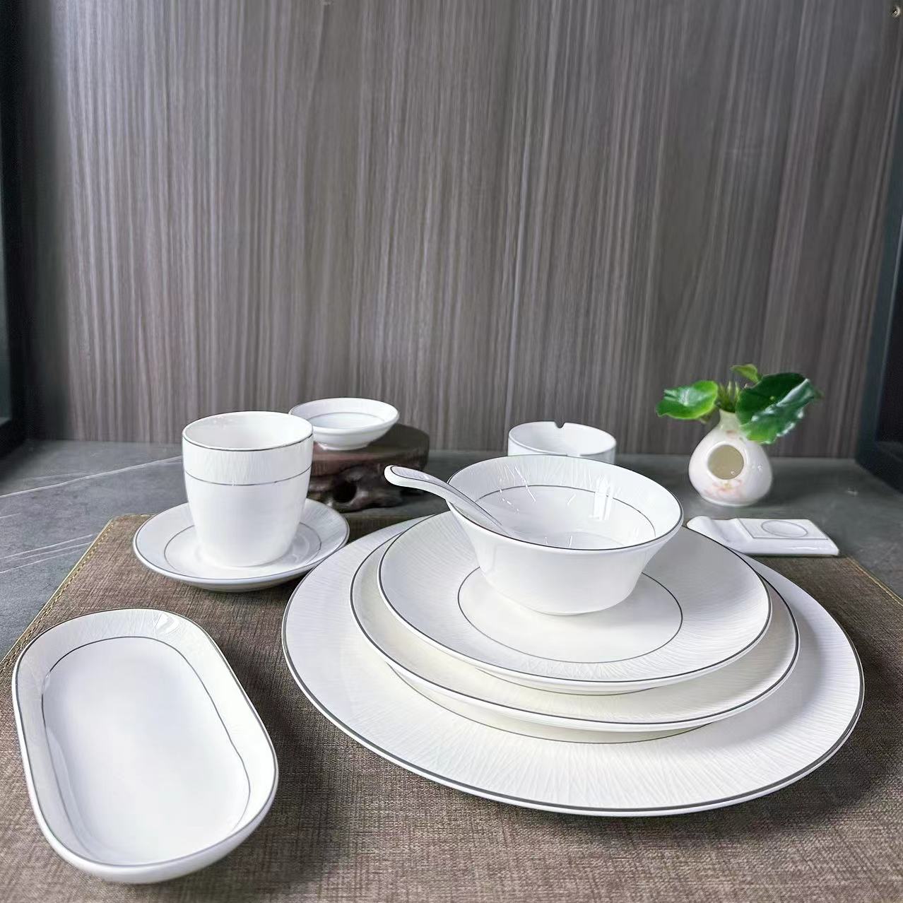 Silver-edge cypress Series ceramic tableware set. The silver-edge embossed dark pattern design is exquisite and versatile. It is suitable for hotel tableware, commercial hotels and clubs
