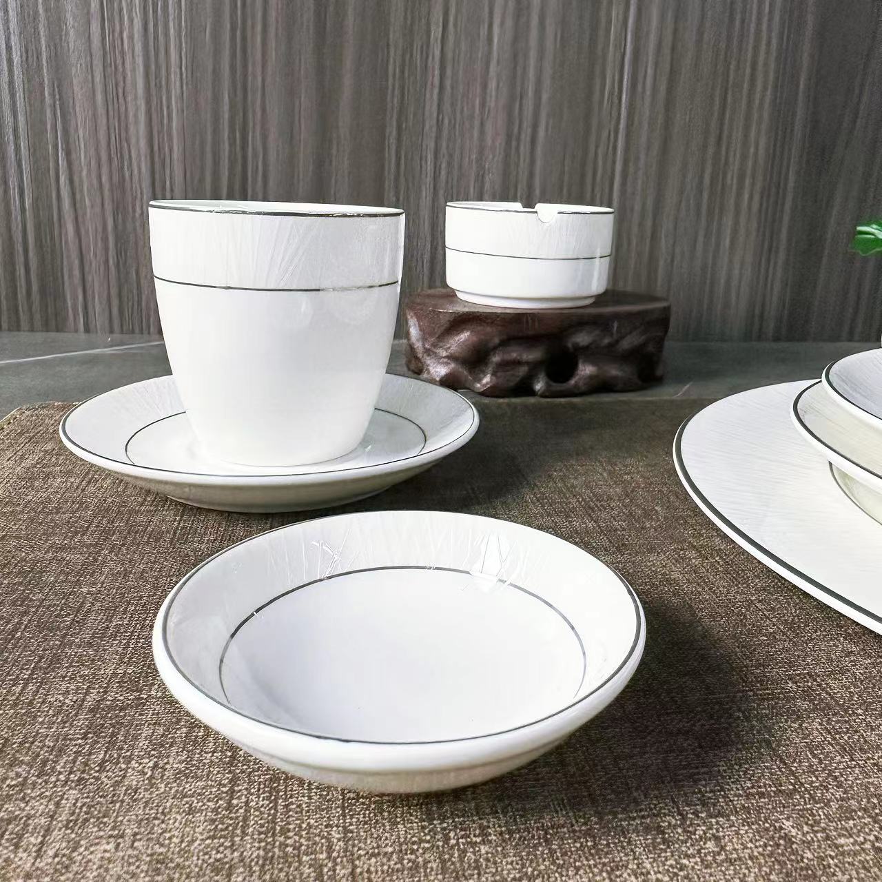 Silver-edge cypress Series ceramic tableware set. The silver-edge embossed dark pattern design is exquisite and versatile. It is suitable for hotel tableware, commercial hotels and clubs Item Picture