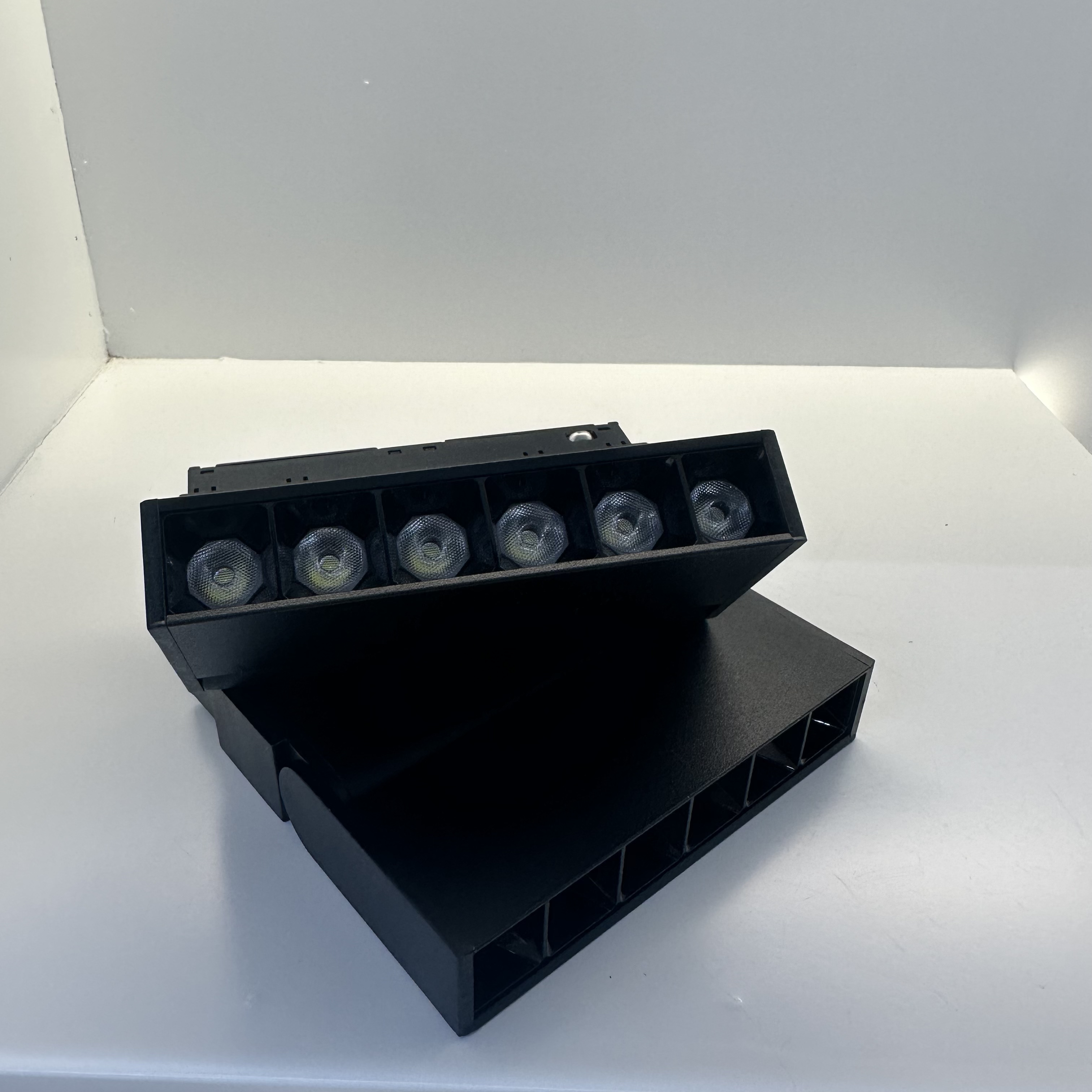 LED magnetic track light, grille light, floodlight, spotlight, spotlight, strip light details Picture