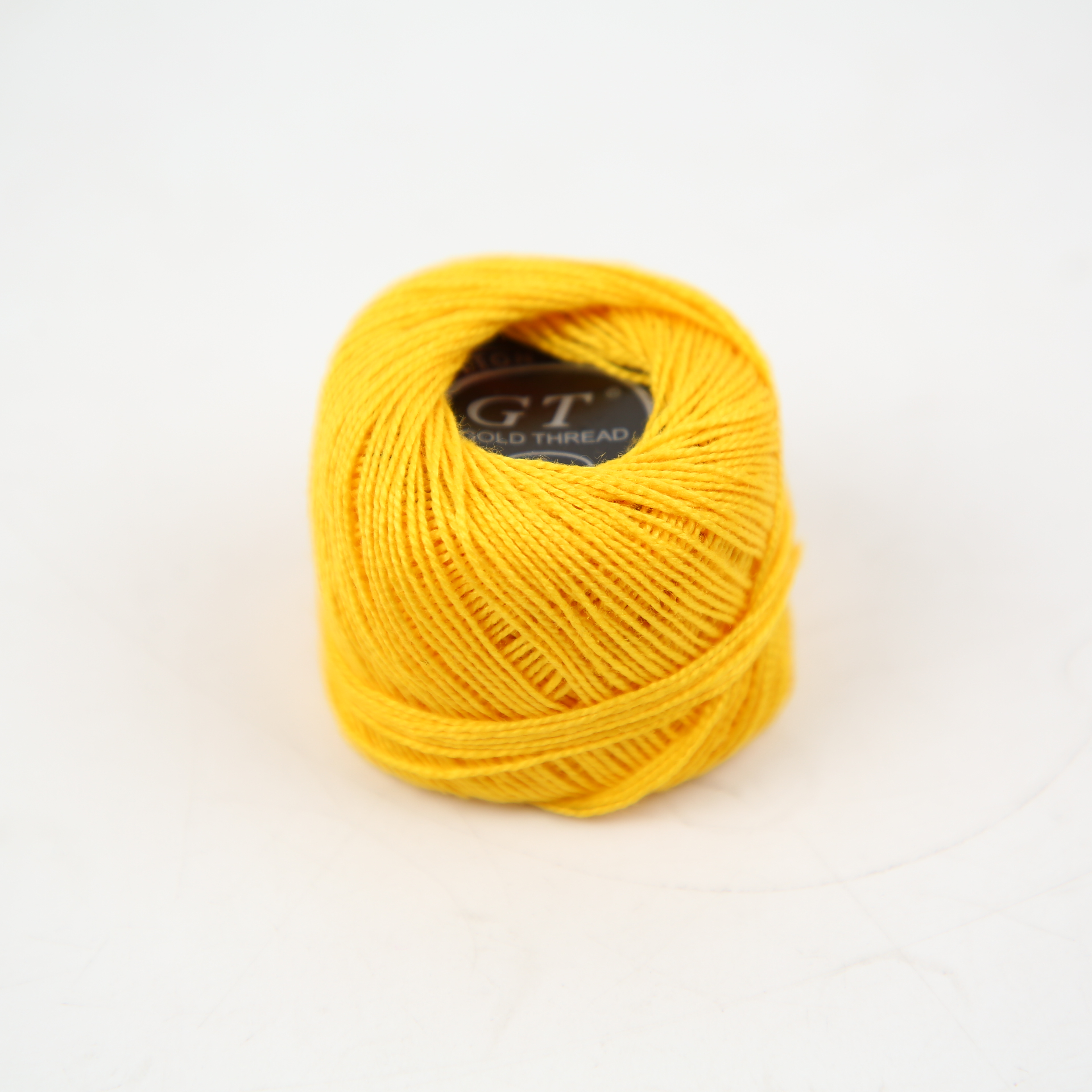 缝纫线涤纶/缝纫线/402高速缝纫线/高亮丝绒线/五金箱包锁白底实物图