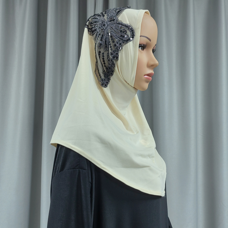 Elegant and fashionable headscarves are selling well. Muslim women's solid-color headscarf with lace, uniform size, traditional Dubai daily ethnic style headscarf in solid color with hot diamonds details Picture