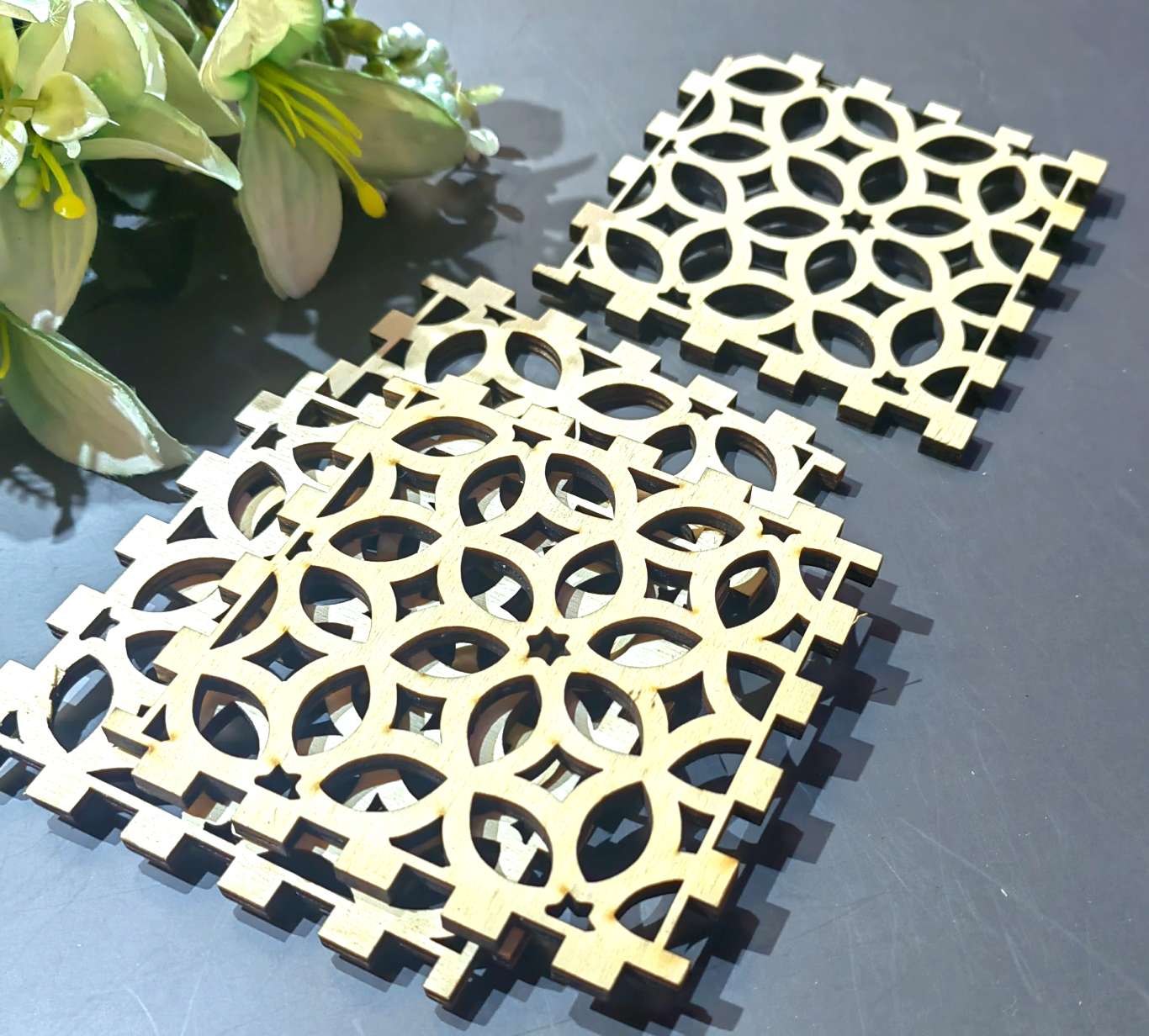 Wooden heat insulation coasters, tea ceremony coffee cup coasters, wooden tea trays, and solid wood tea cup coasters can be hung in the office