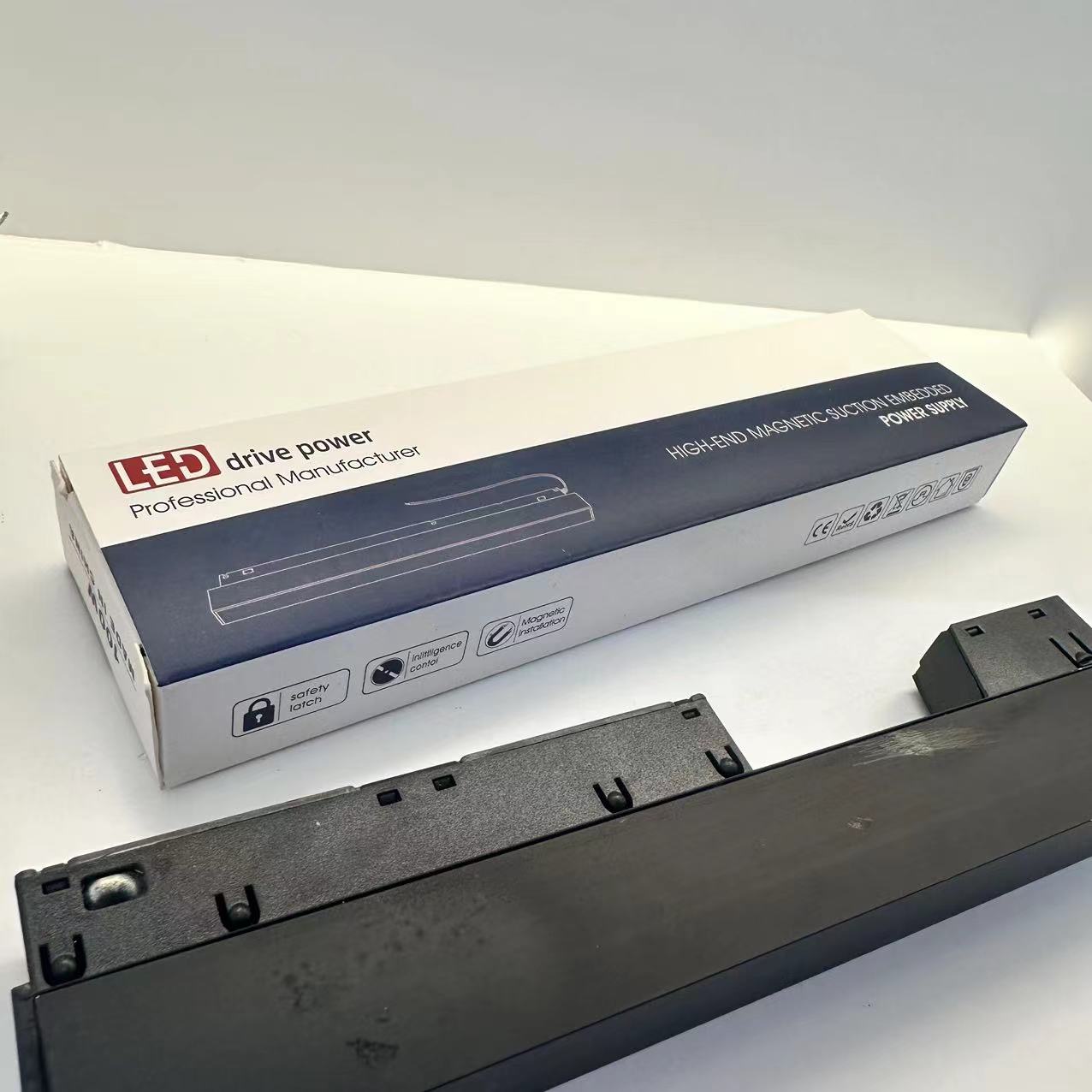 LED magnetic black battery track lights, grille lights, floodlights, spotlights details Picture