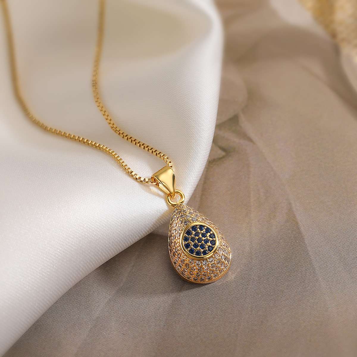 A unique 18K gold-plated zircon water drop pendant necklace from Europe and America, a fashionable, light luxury and high-end collarbone chain for women pic 3
