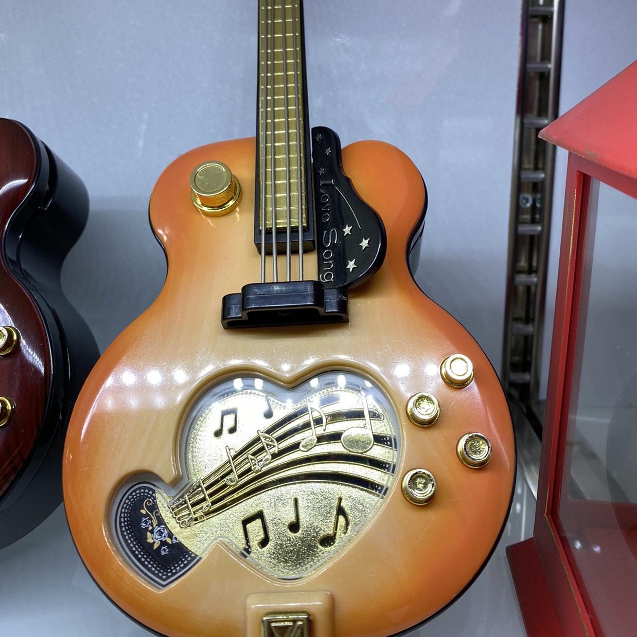 Guitar music box manufacturer direct sales, home decoration items, Minggao gifts Application Scenario