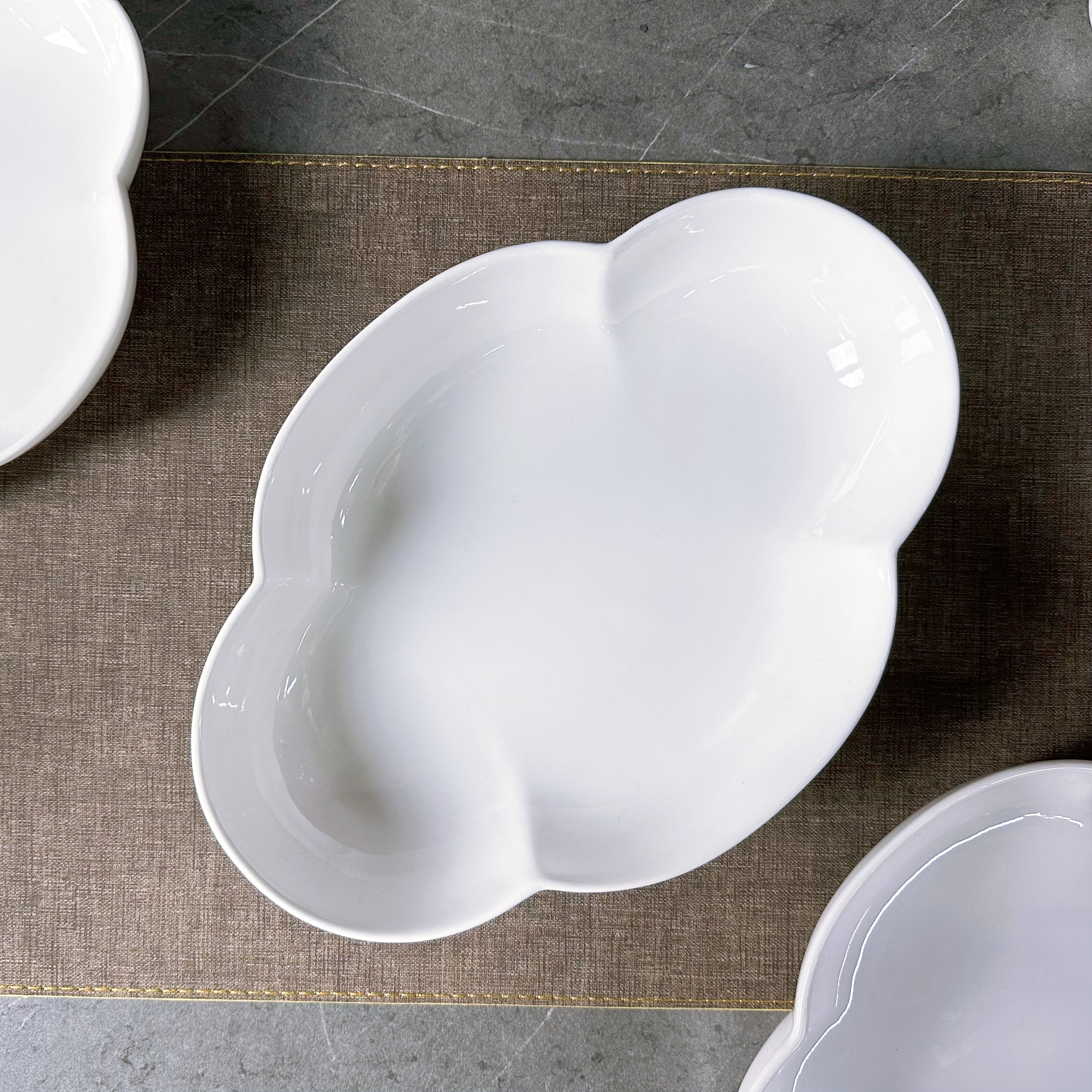 盘子/陶瓷餐具/陶瓷盘/白瓷/餐具/陶瓷/碗/陶瓷碗/酒店用品/造型盘白底实物图