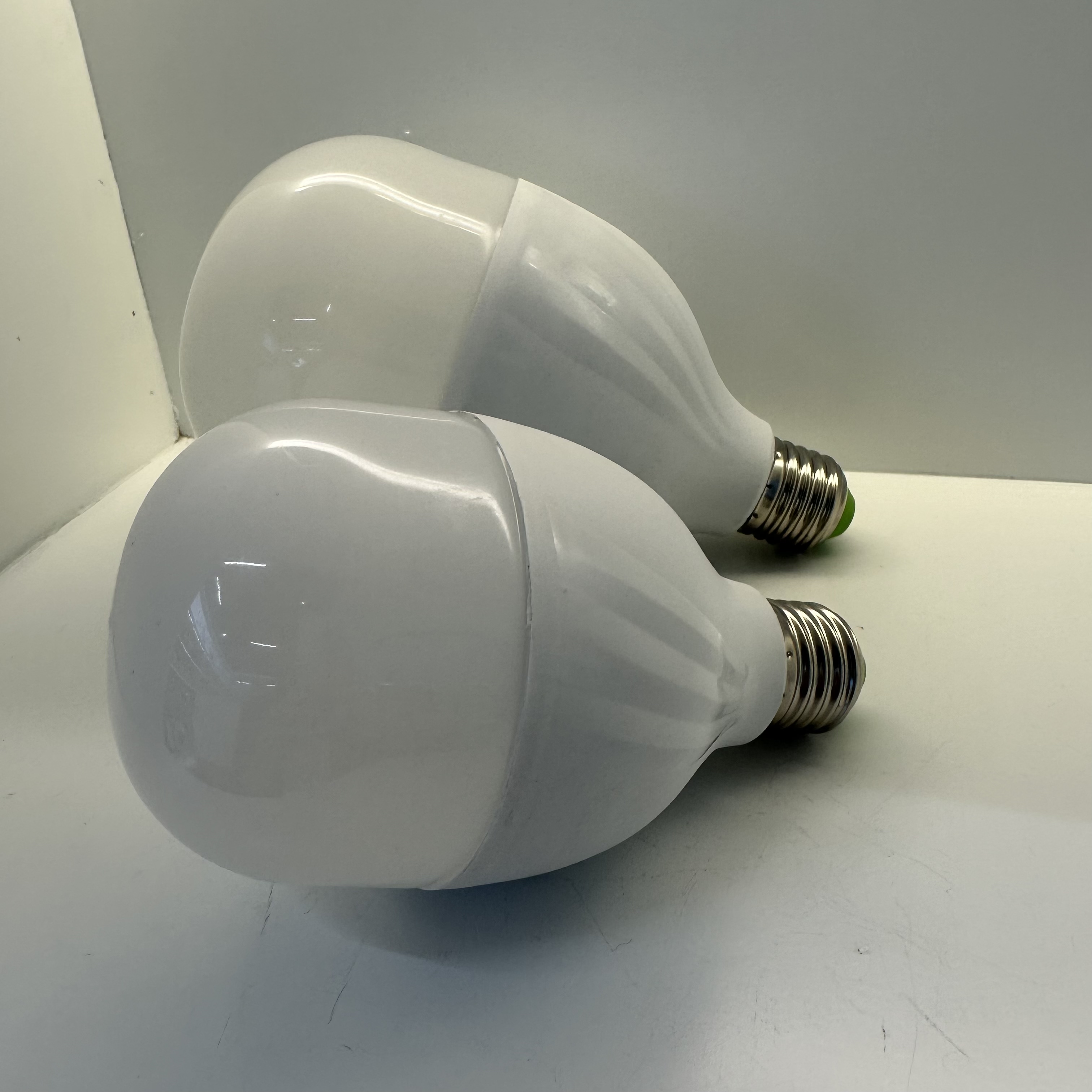 Lighting LED bulb emergency light, 3-inch to 7-inch, white and black details Picture