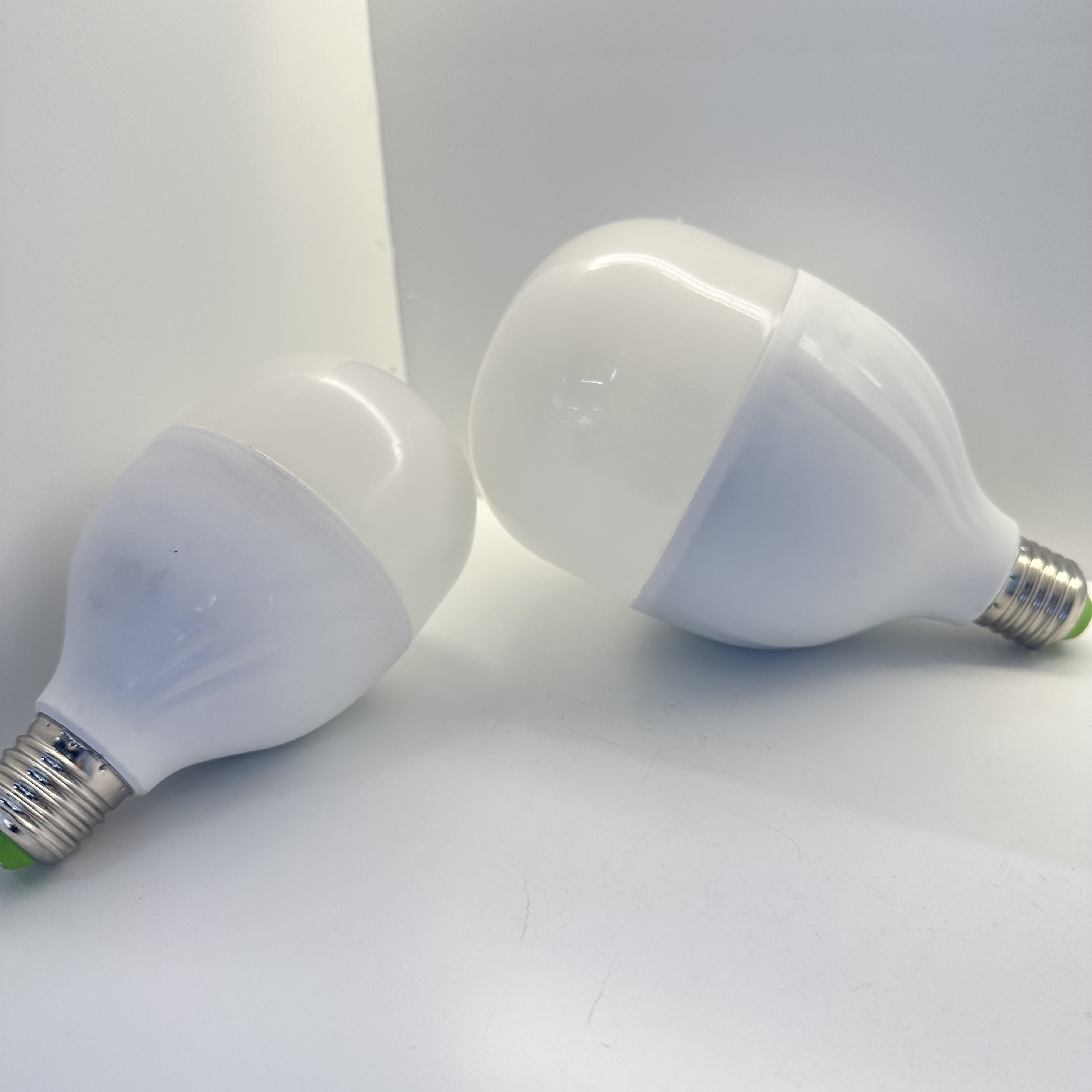 Lighting LED bulb emergency light, 3-inch to 7-inch, white and black