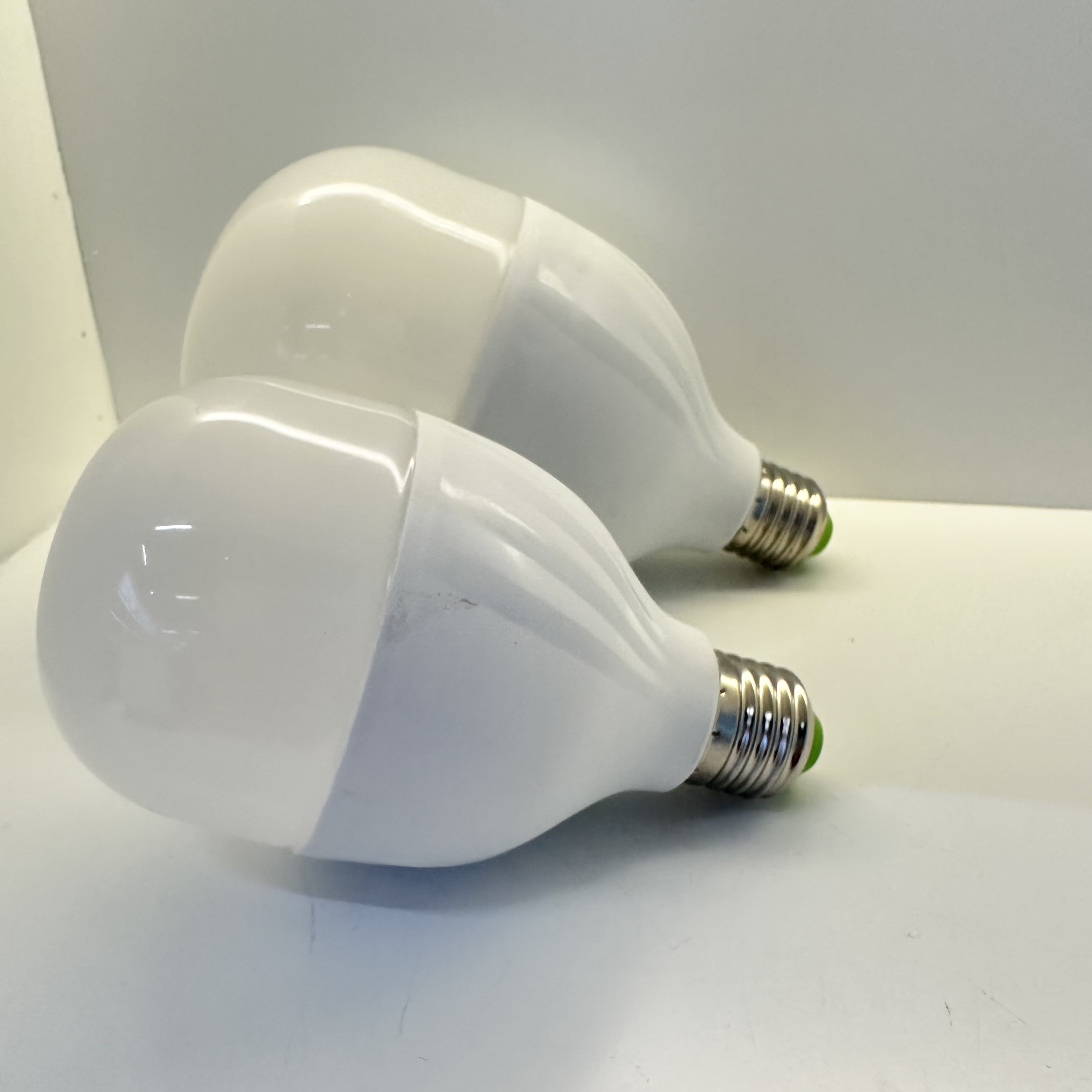 Lighting LED bulb emergency light, 3-inch to 7-inch, white and black Application Scenario