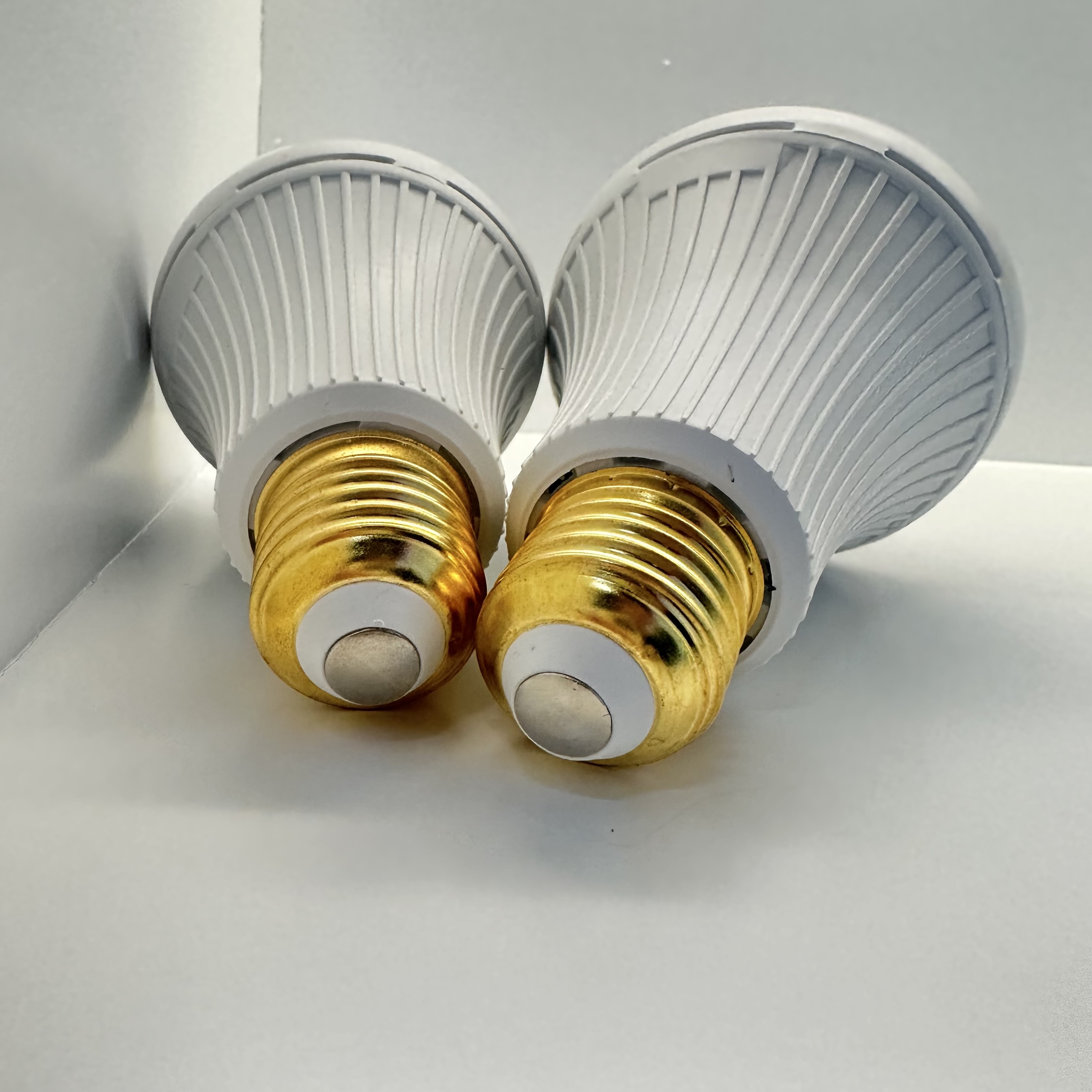 The 3-inch to 7-inch white LED bulb emergency light for lighting Item Picture