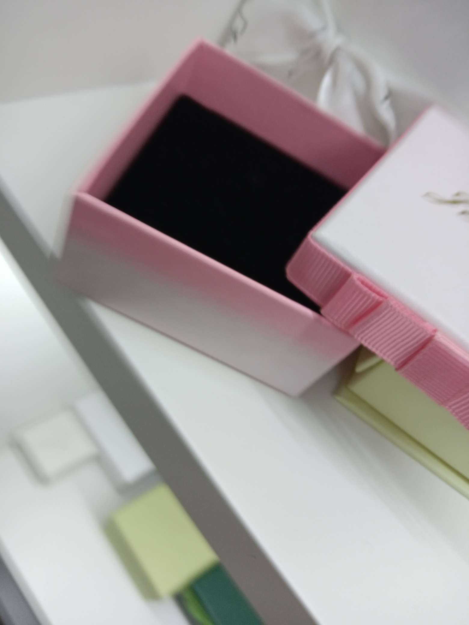 Factory direct sales of medium and high-end gift and jewelry boxes. Customization based on samples is available detail image 3