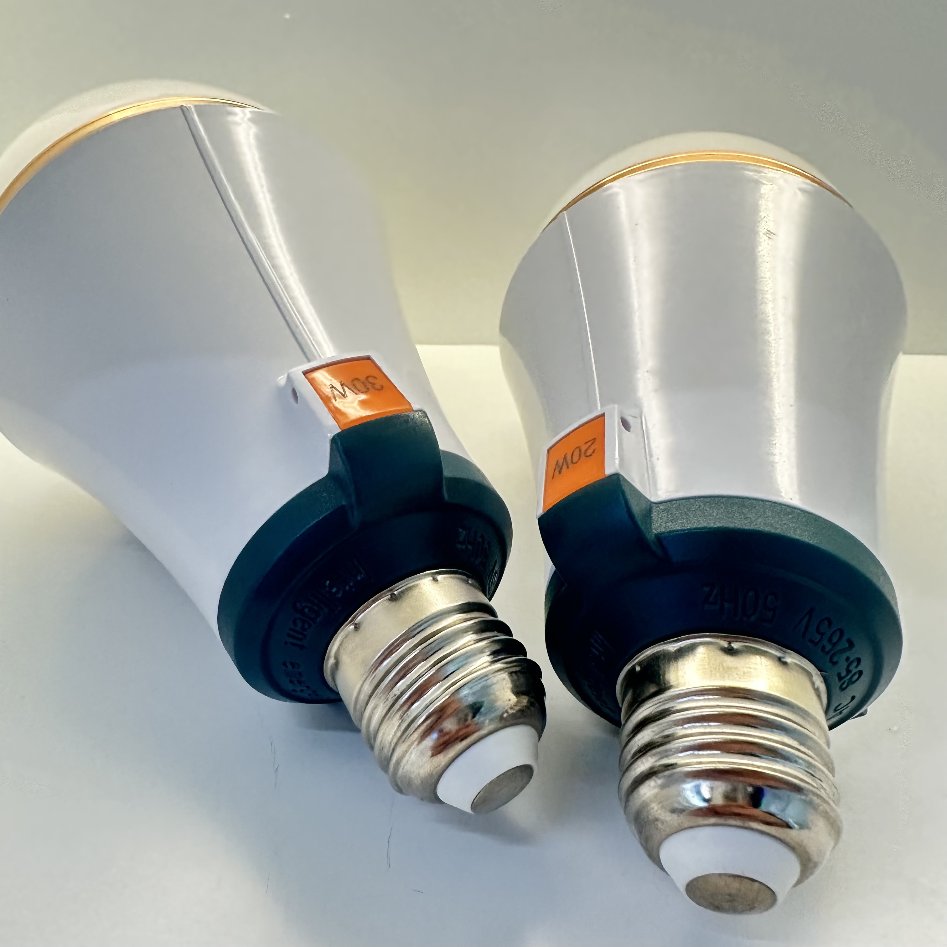 Lighting LED bulb emergency light, 3-inch and 7-inch, white and gold Application Scenario