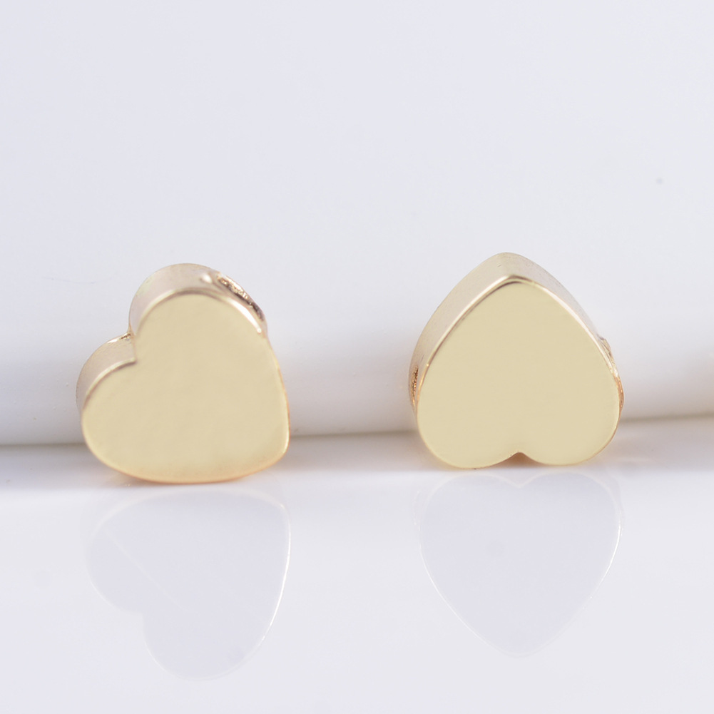 Flat heart-shaped perforated copper cake, heart-shaped diy jewelry, copper accessories, solid heart-shaped accessories, beaded and separated details Picture