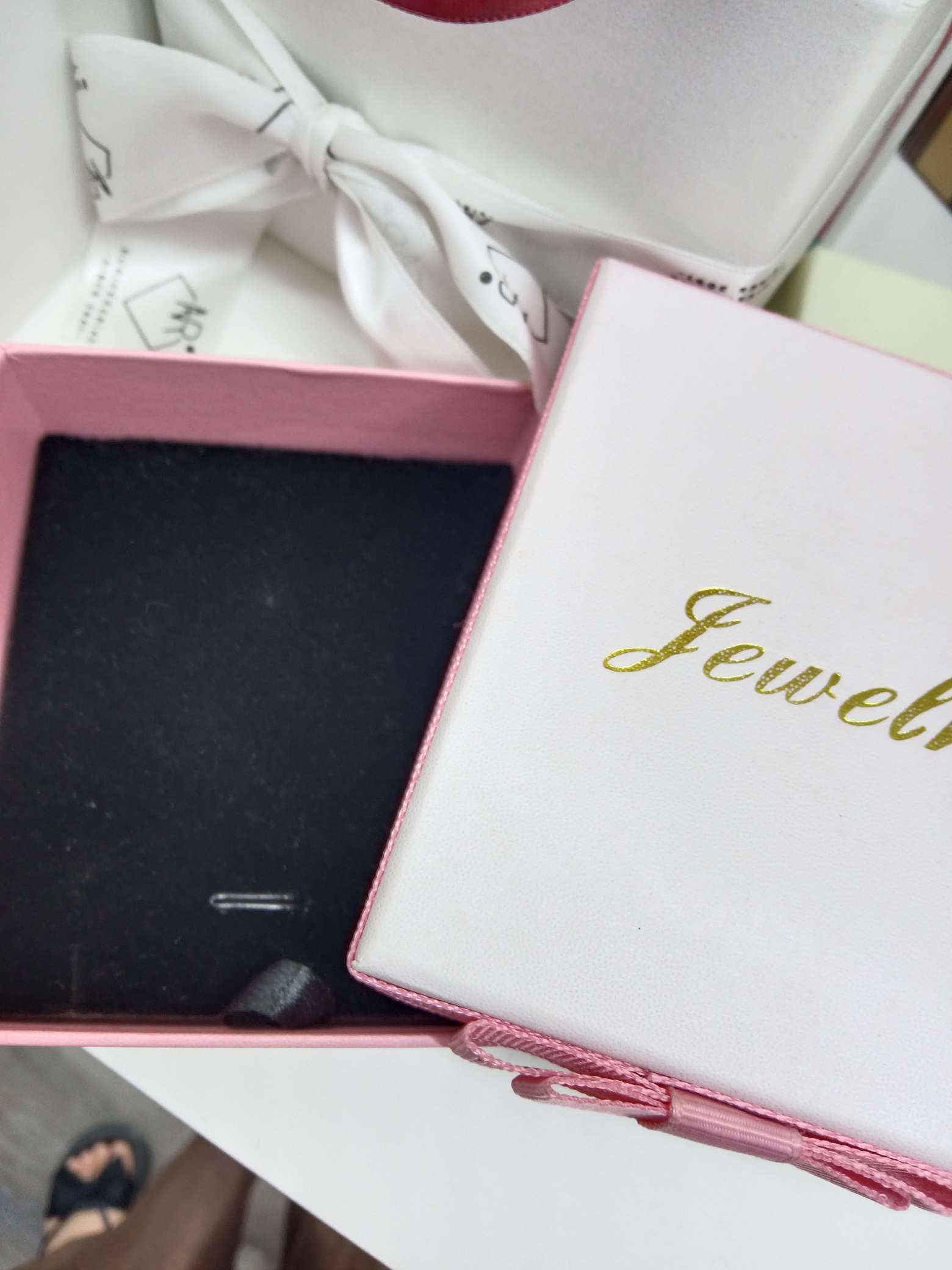 Factory direct sales of medium and high-end gift and jewelry boxes. Customization based on samples is available Specification image