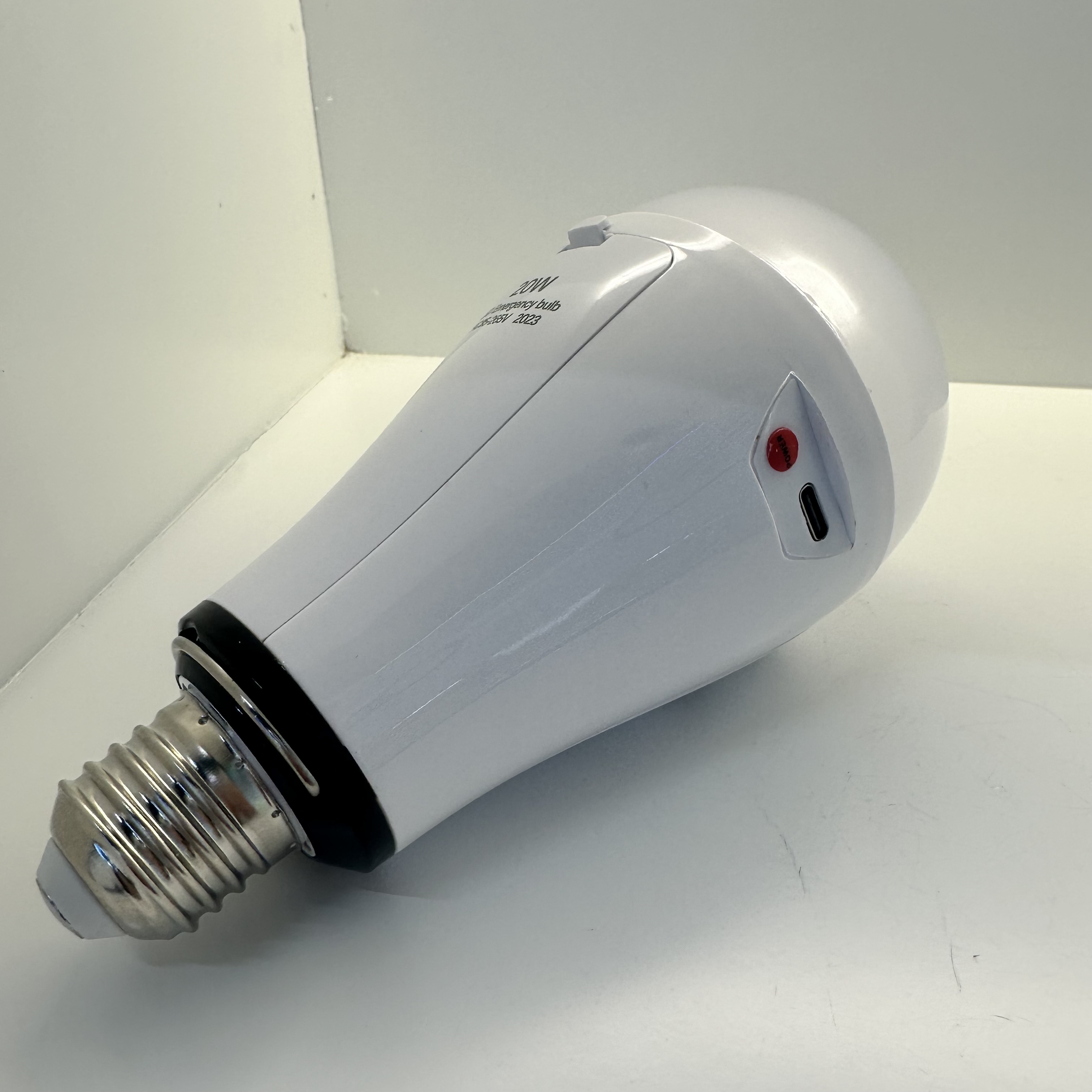 White LED bulb emergency light for illumination