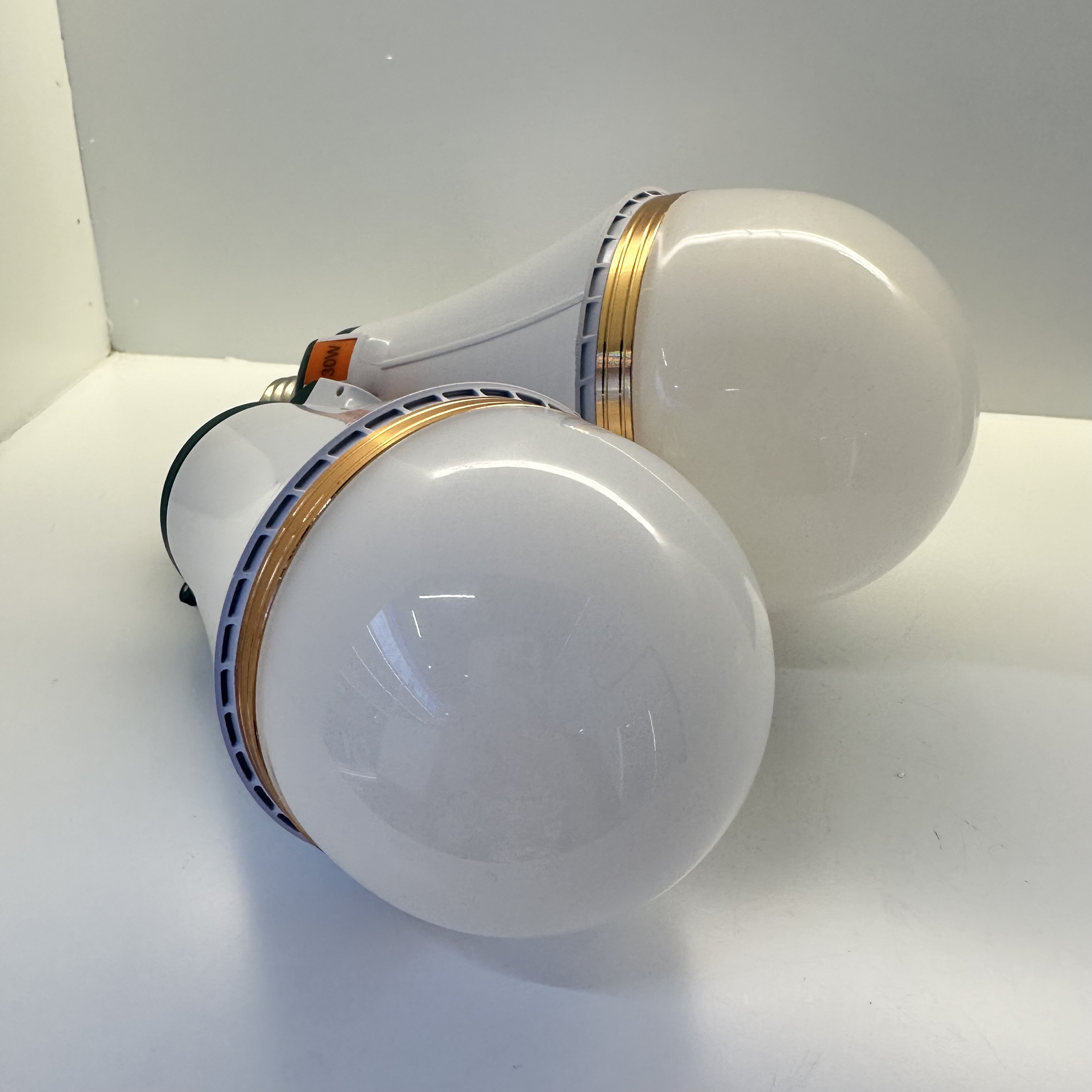 Lighting LED bulb emergency light, 3-inch and 7-inch, white and gold