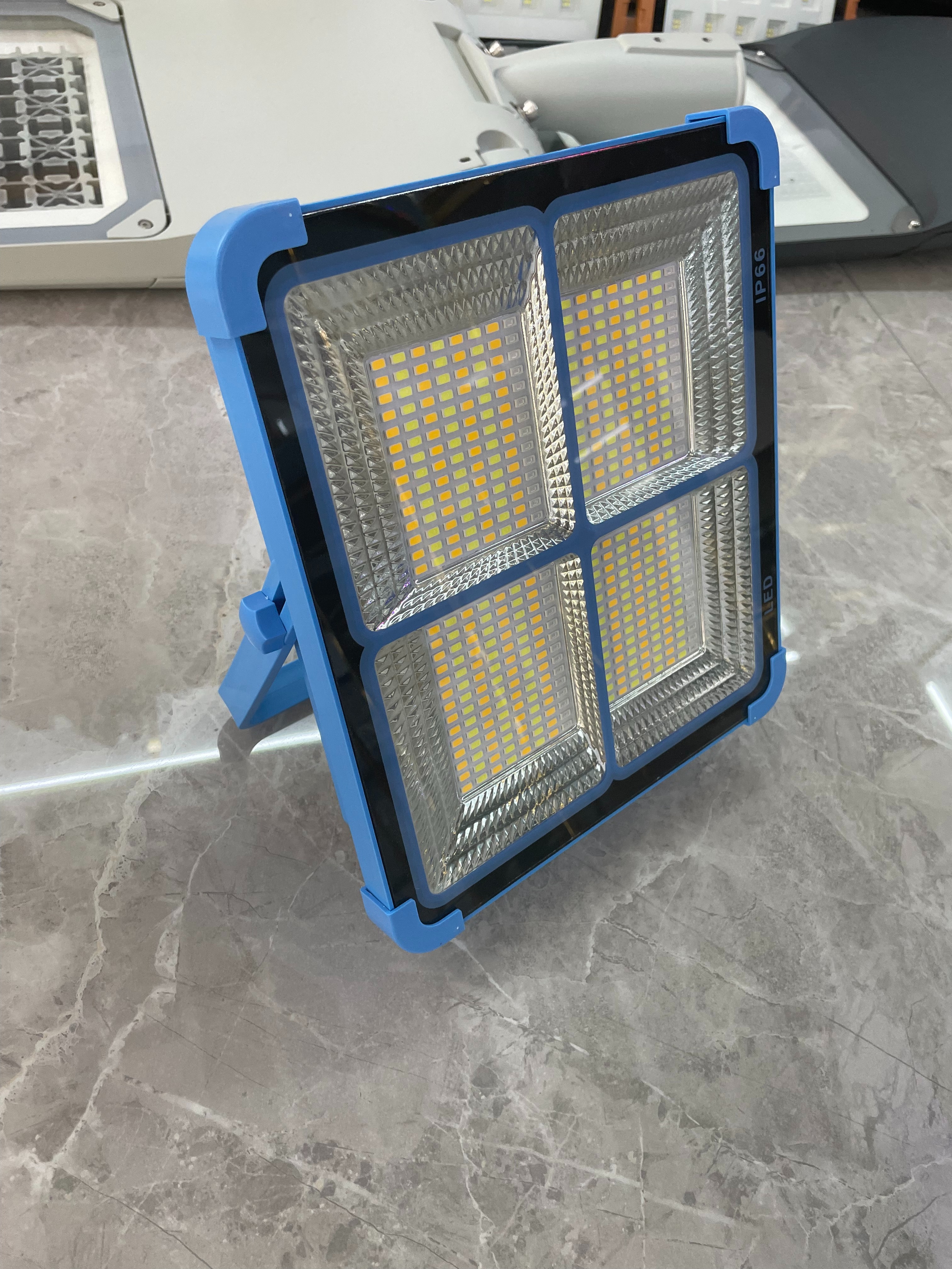 太阳能投光灯