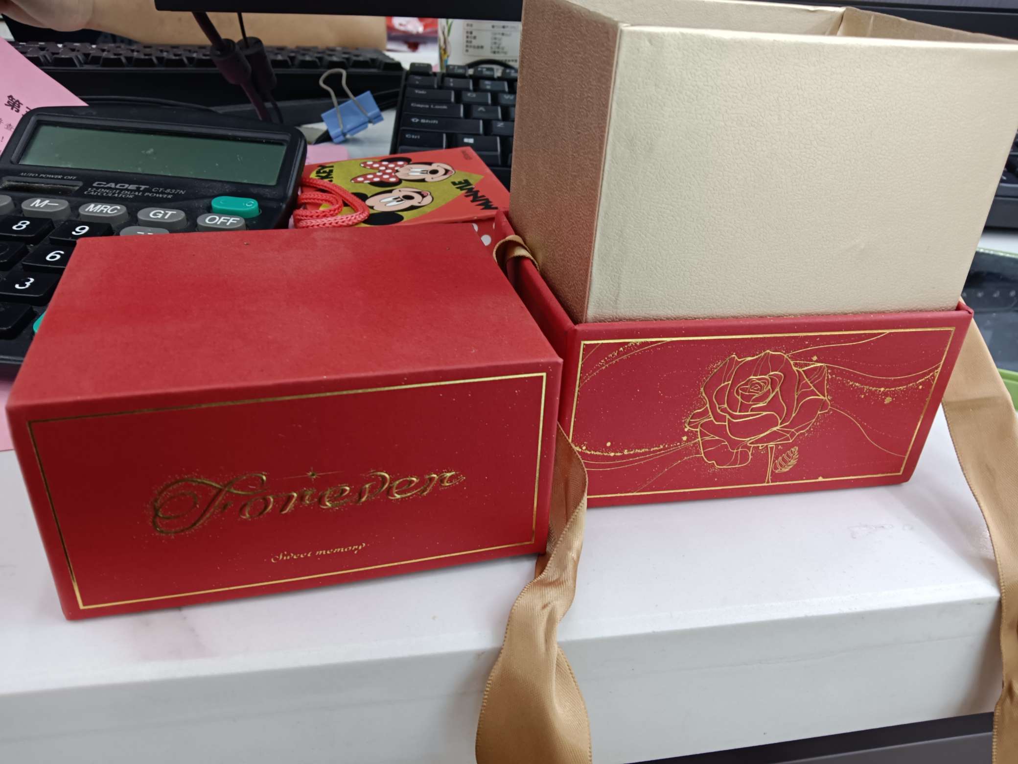 Factory direct sales of medium, high and low-end gift boxes. Customized according to samples details Picture