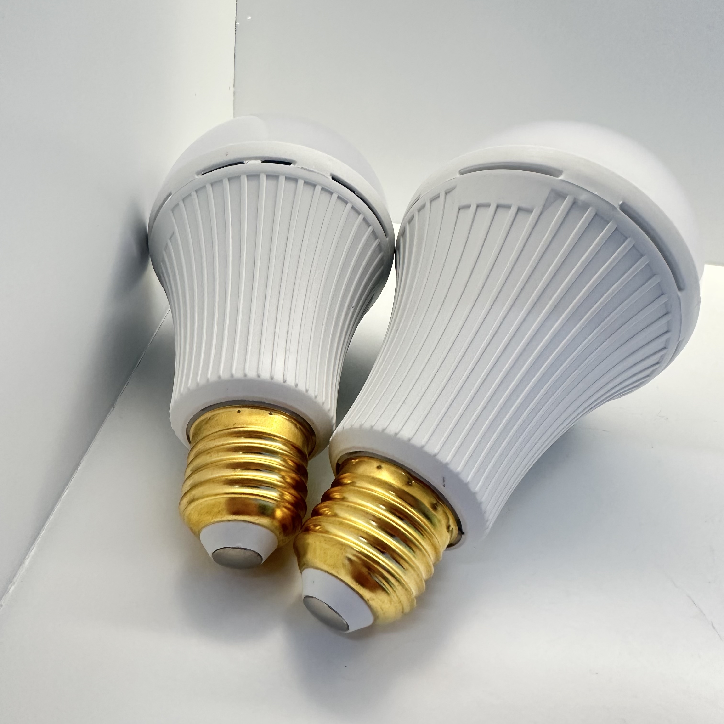 The 3-inch to 7-inch white LED bulb emergency light for lighting details Picture