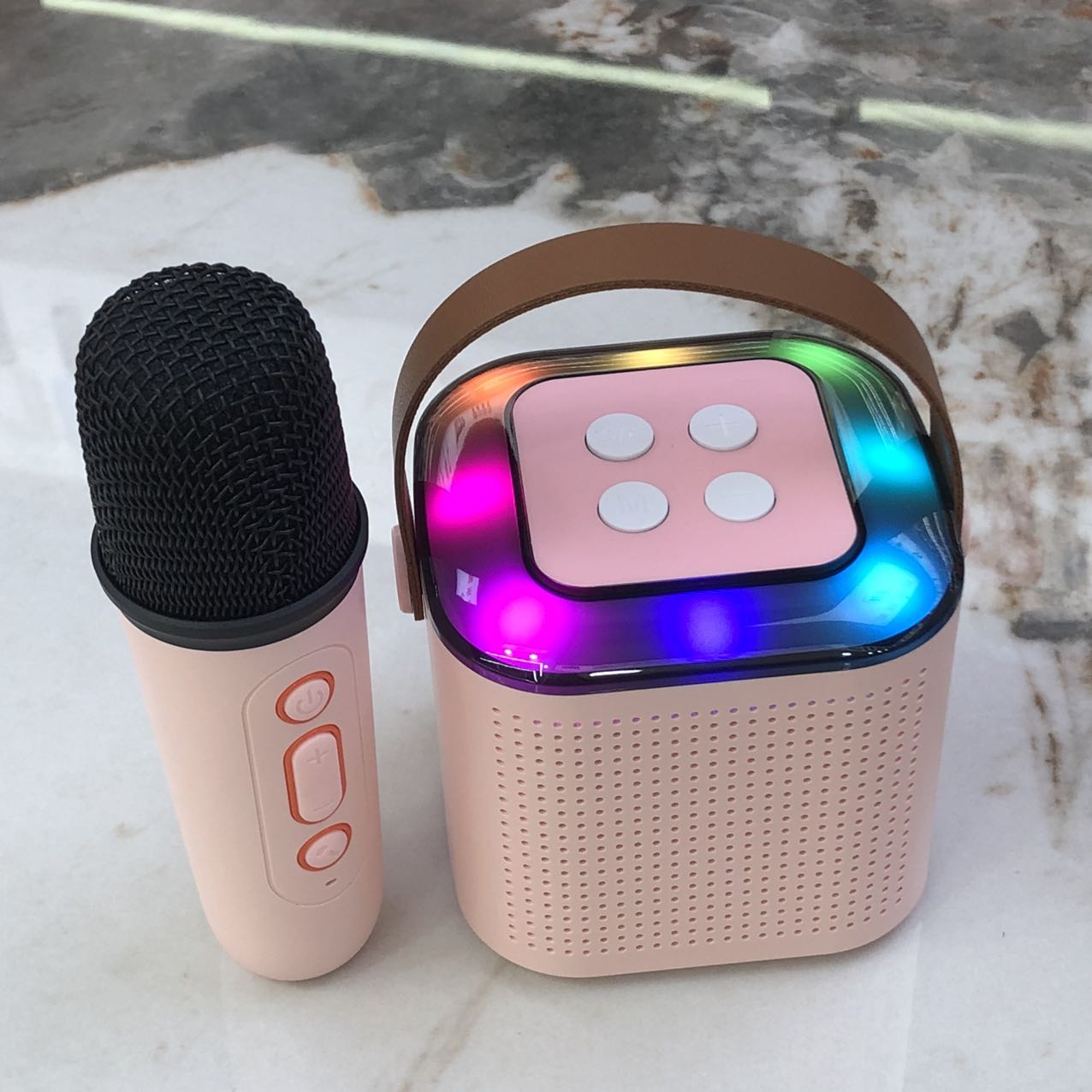 New microphone, Bluetooth speaker, Bluetooth speaker, mini karaoke microphone and speaker set, wireless karaoke set, home KTV microphone and speaker Item Picture