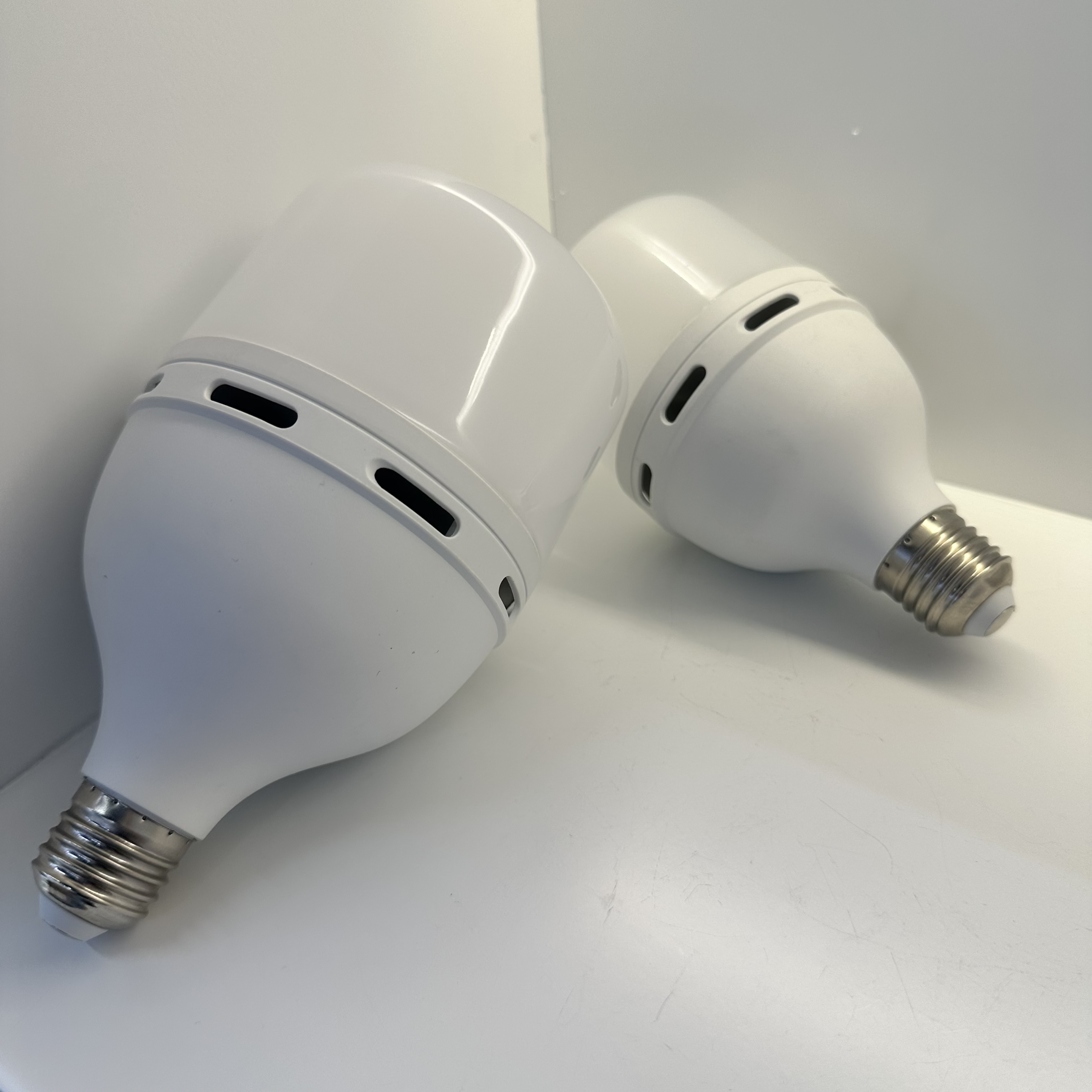 LED bulb emergency lighting for illumination