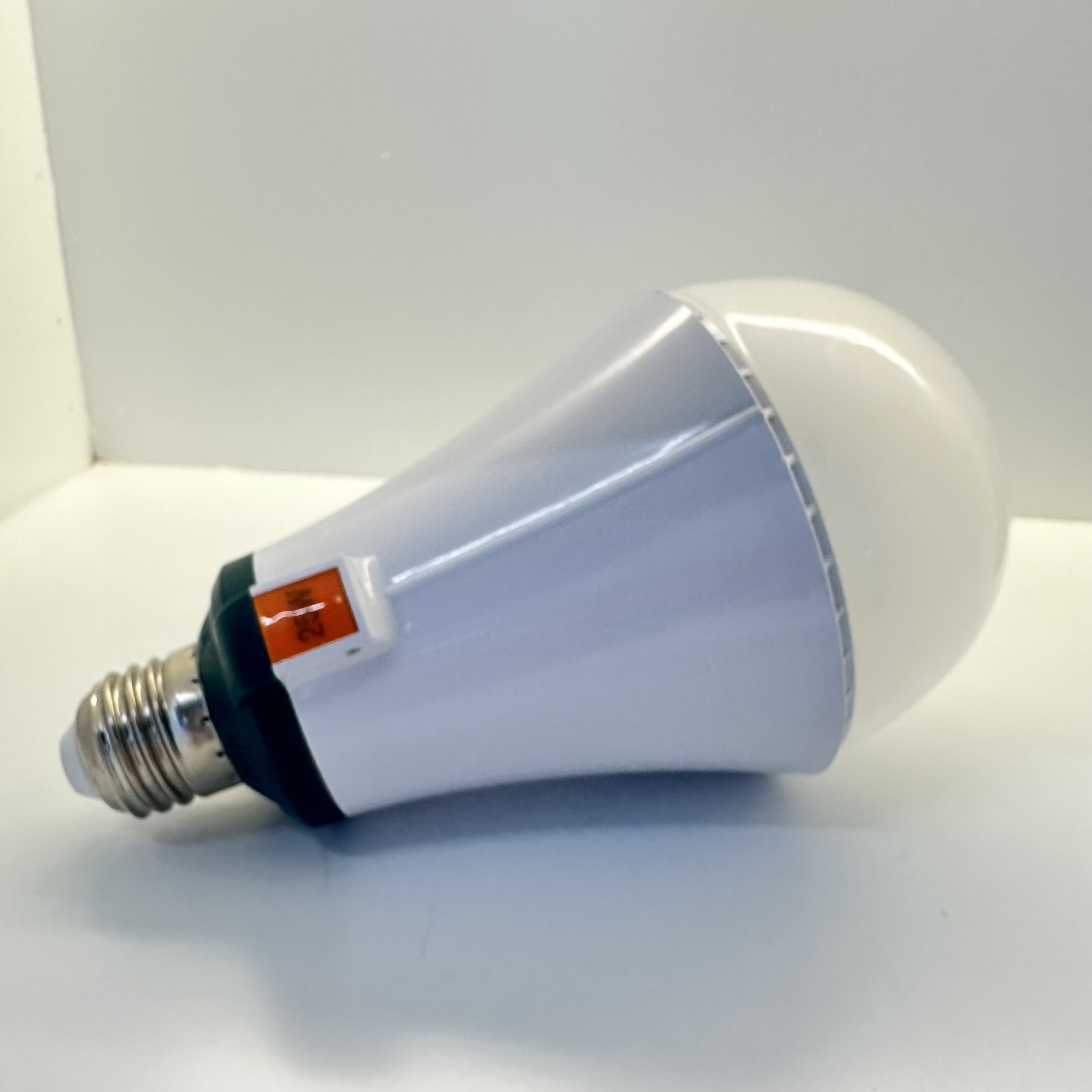 Lighting LED bulb emergency light, 3-inch to 7-inch, white and black