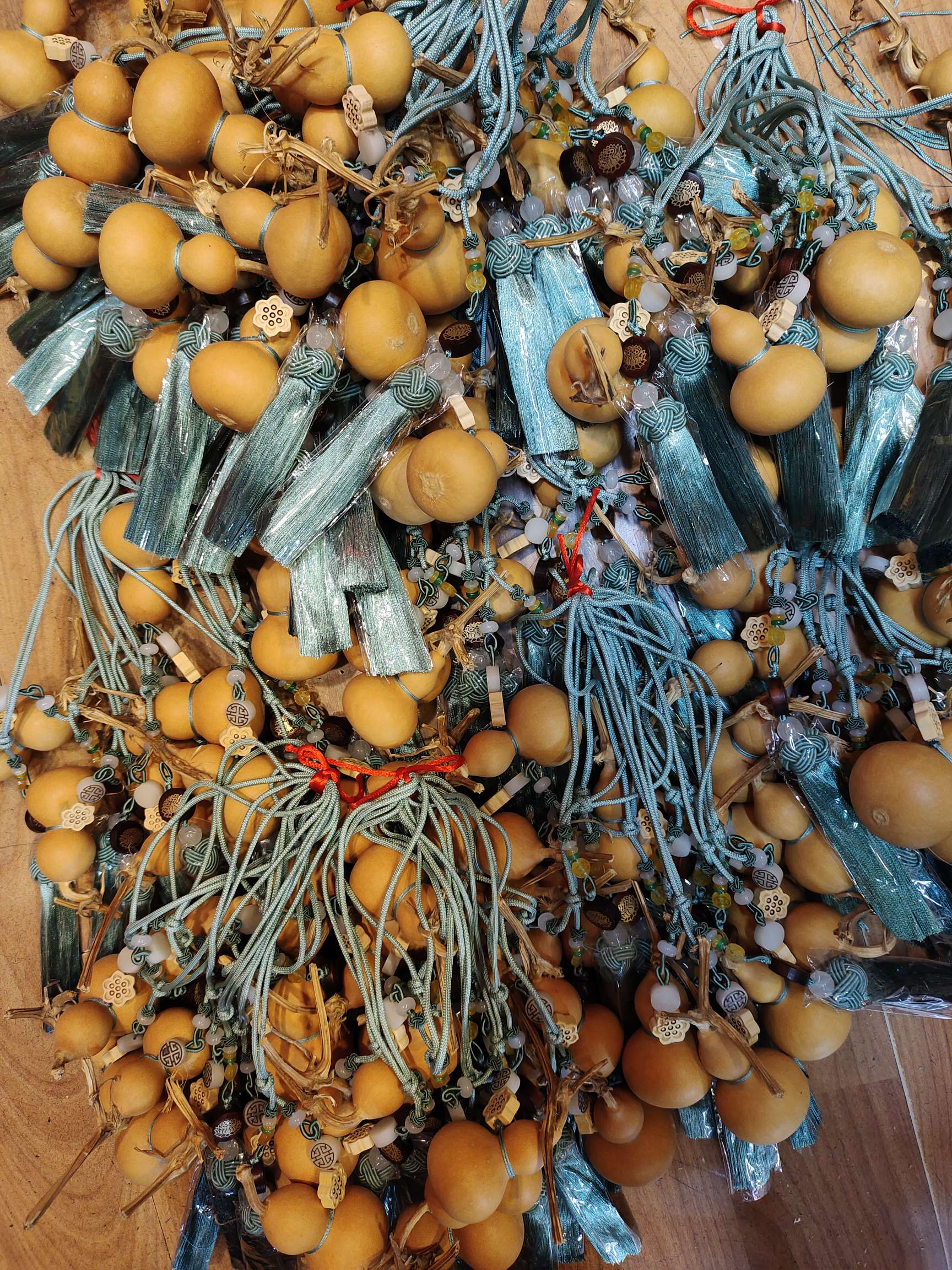 The blue tassel Chinese knot pendant with a peace gourd symbolizes peace, happiness, prosperity, good fortune, and the attraction of wealth and blessings Application Scenario