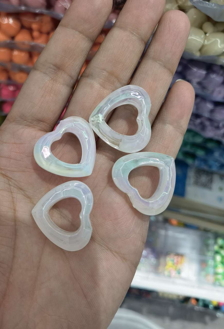 UV镀切面爱心，亚克力挂件耳环。