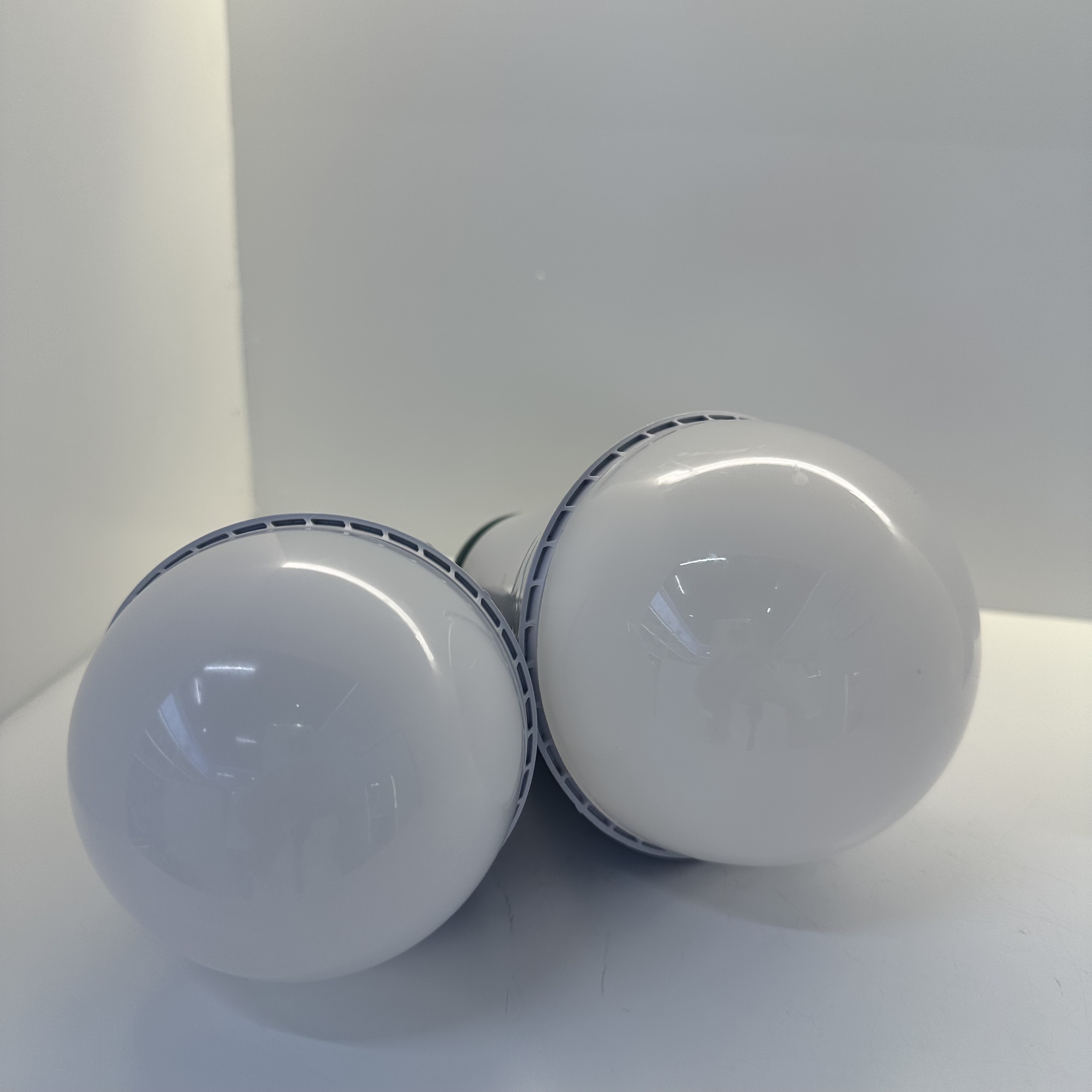 Lighting LED bulb emergency light, 3-inch to 7-inch, white and black Application Scenario