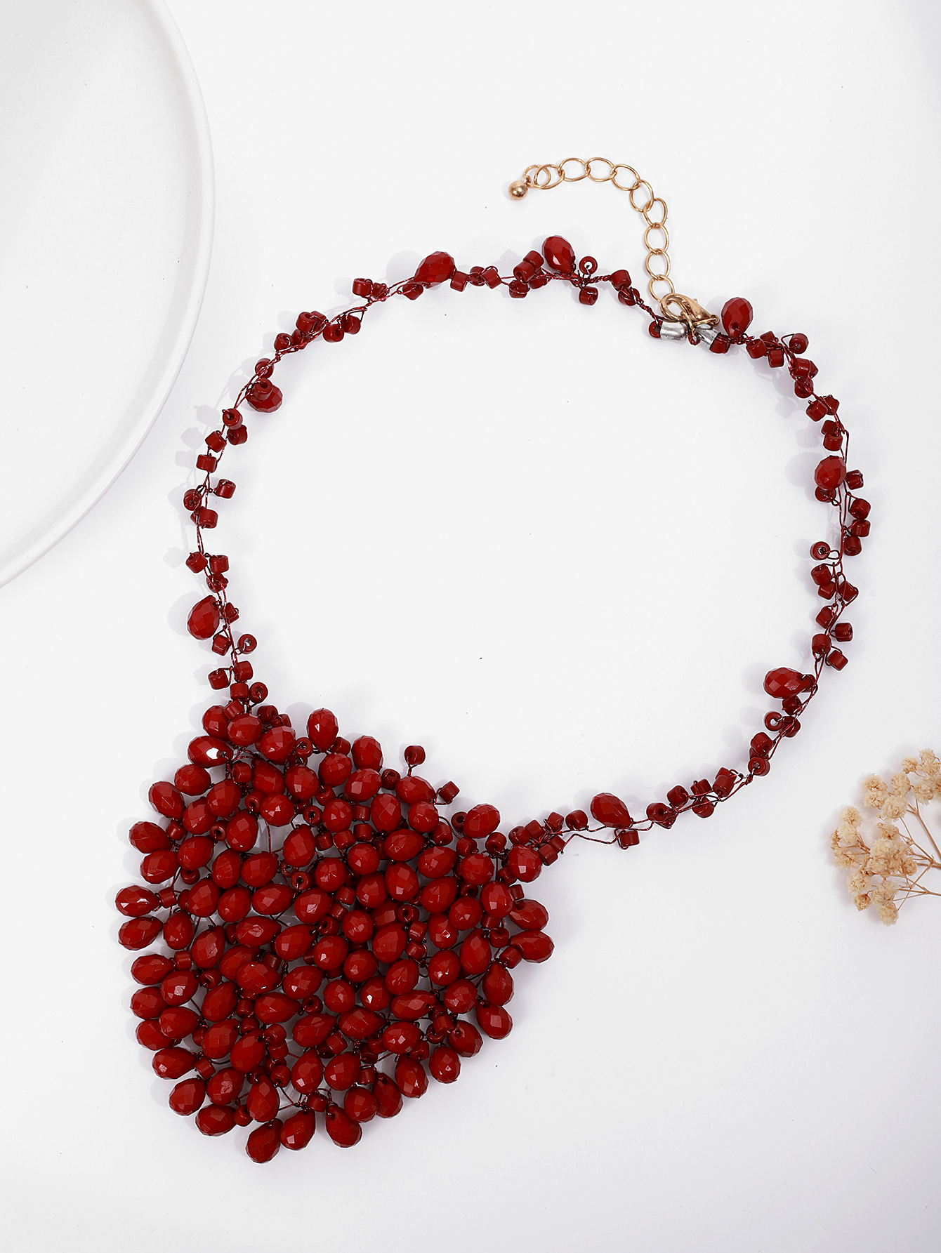 A new wine red necklace in European and American fashion, a versatile collarbone chain accessory with ethnic style for summer