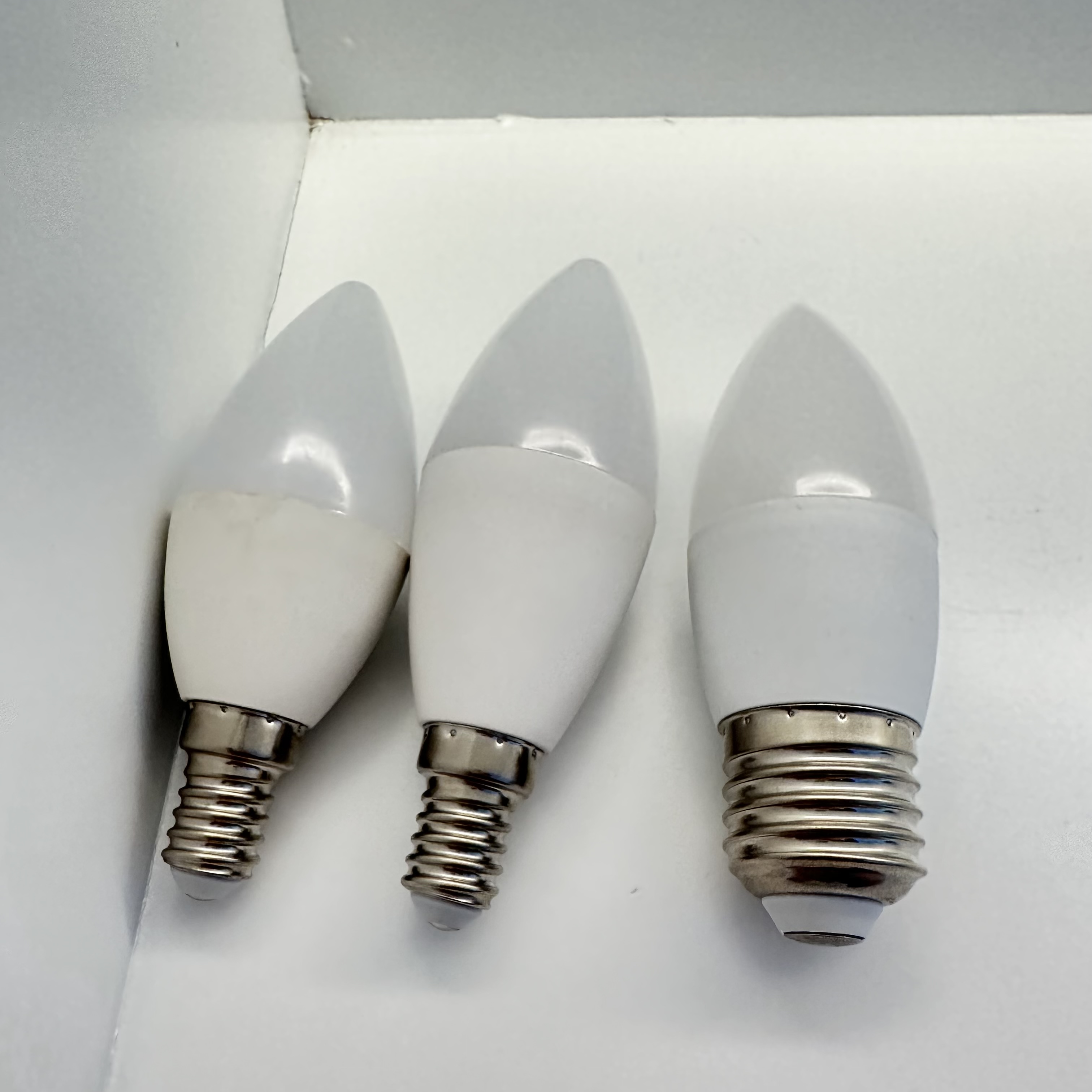 Lighting LED bulbs E14 and E27
