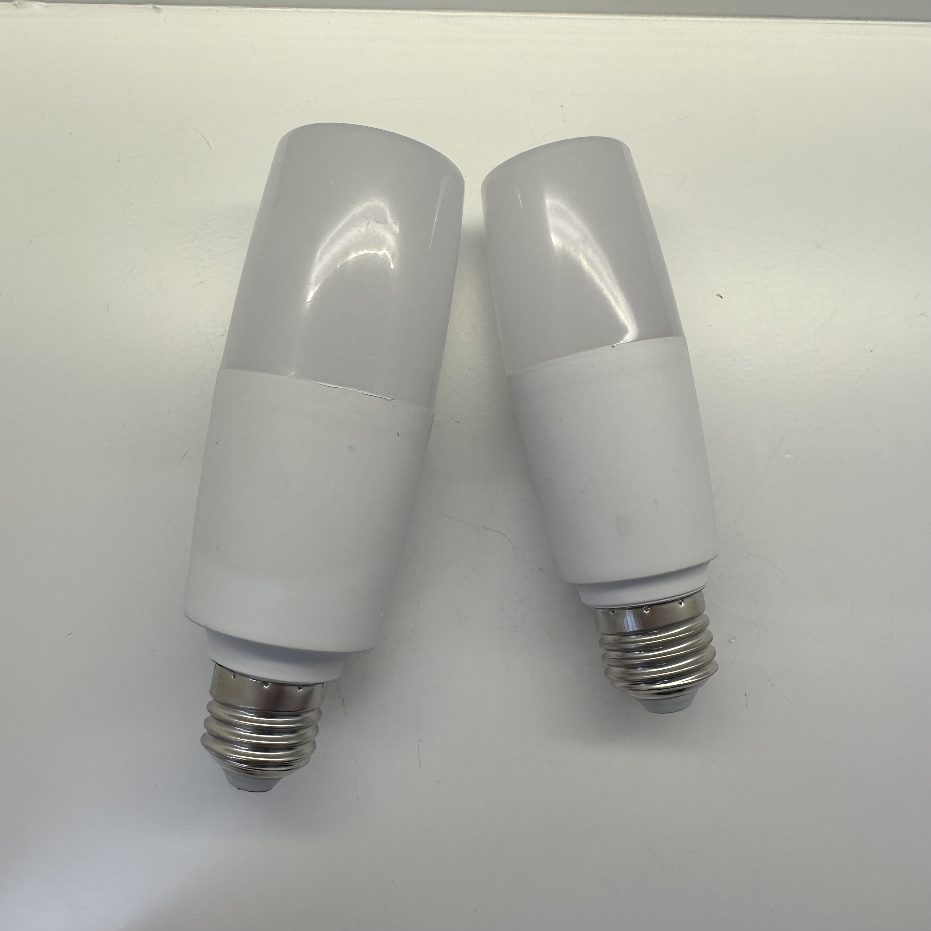 The lighting LED bulb is a white bulb column Application Scenario